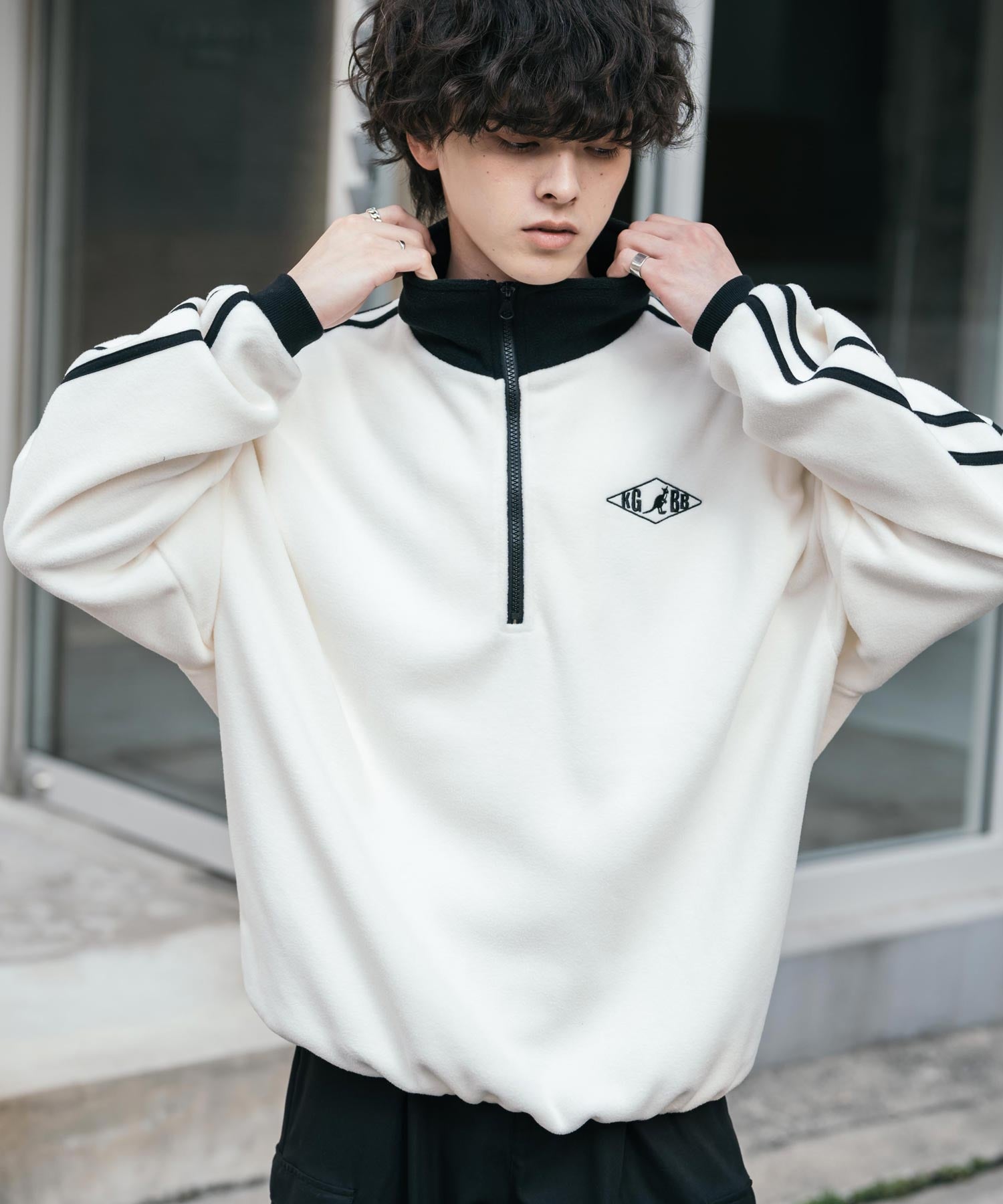 新色追加 KANGOL カンゴール 別注コラボオーバーサイズサイドラインワンポイントロゴ刺繍ハーフジップフリーストレーナー 13847