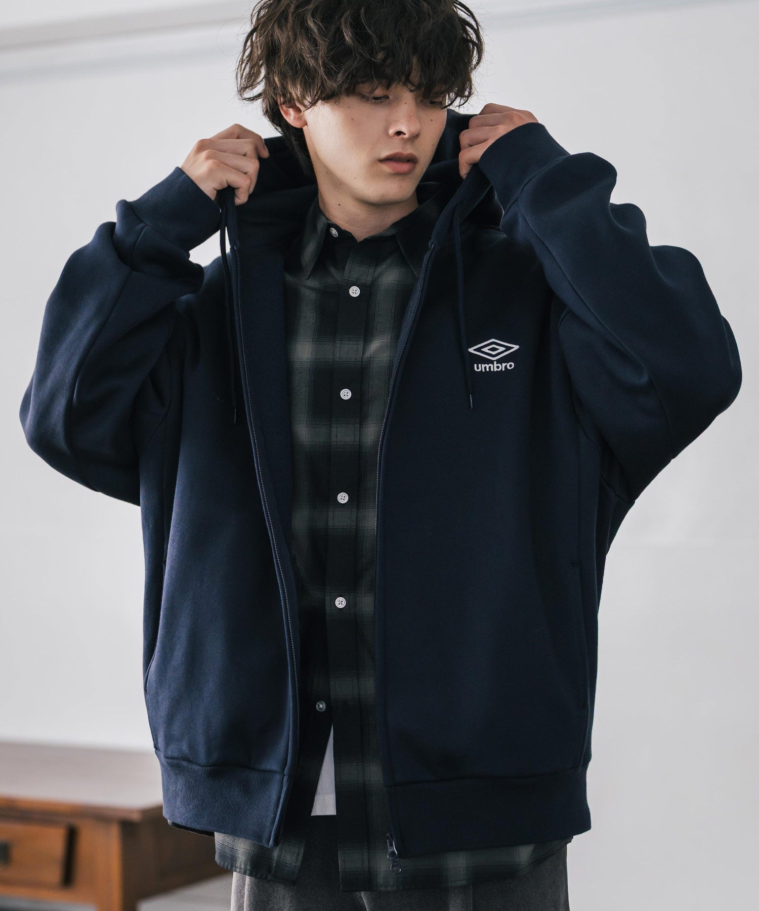 UMBRO 別注コラボオーバーサイズ裏起毛ワンポイントロゴ刺繍フルジップパーカー 14943