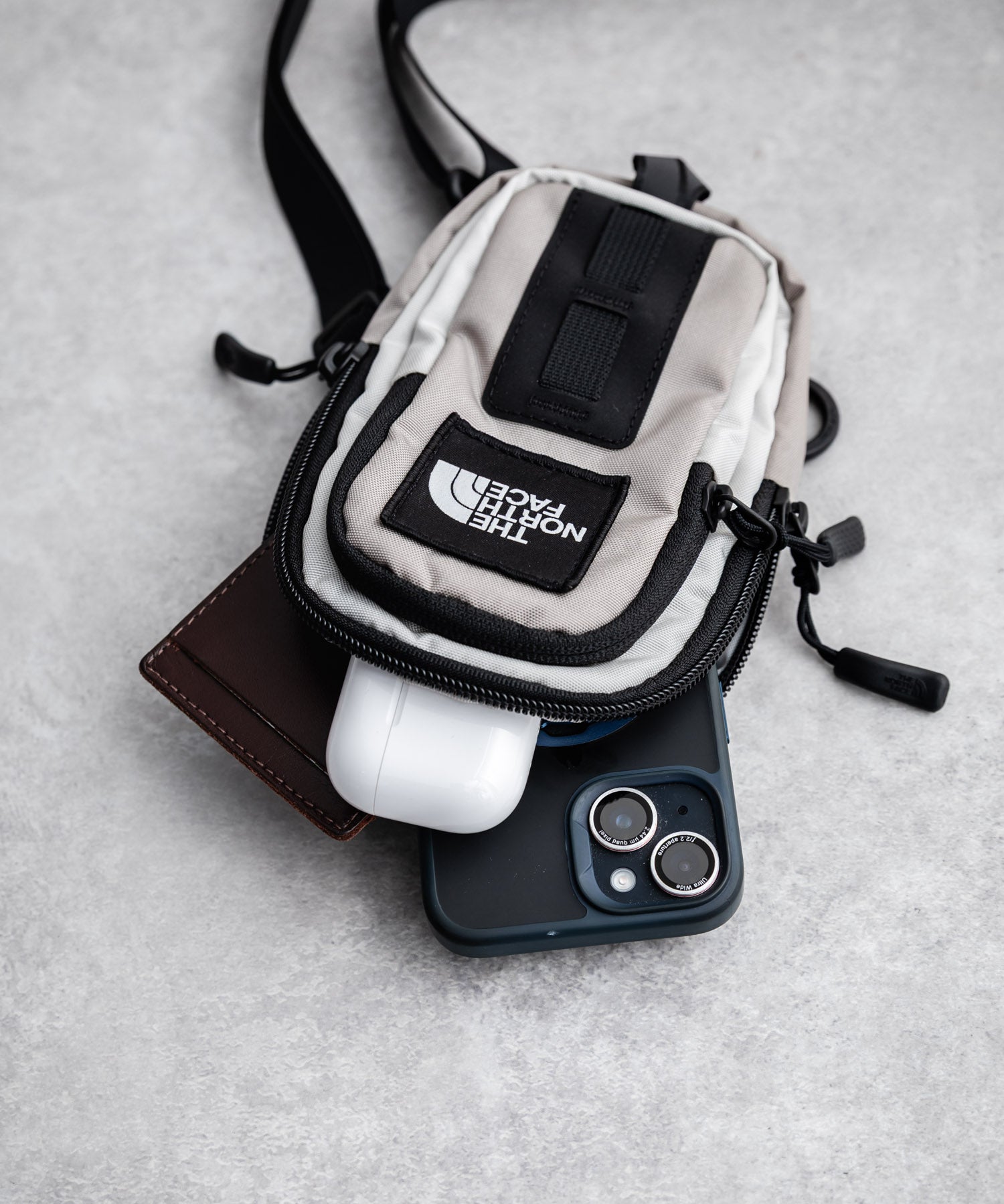 THE NORTH FACE ザ・ノースフェイス HOT SHOT CROSSBODY ホットショットクロスボディバッグ/コンパクトショルダーバッグ 16388