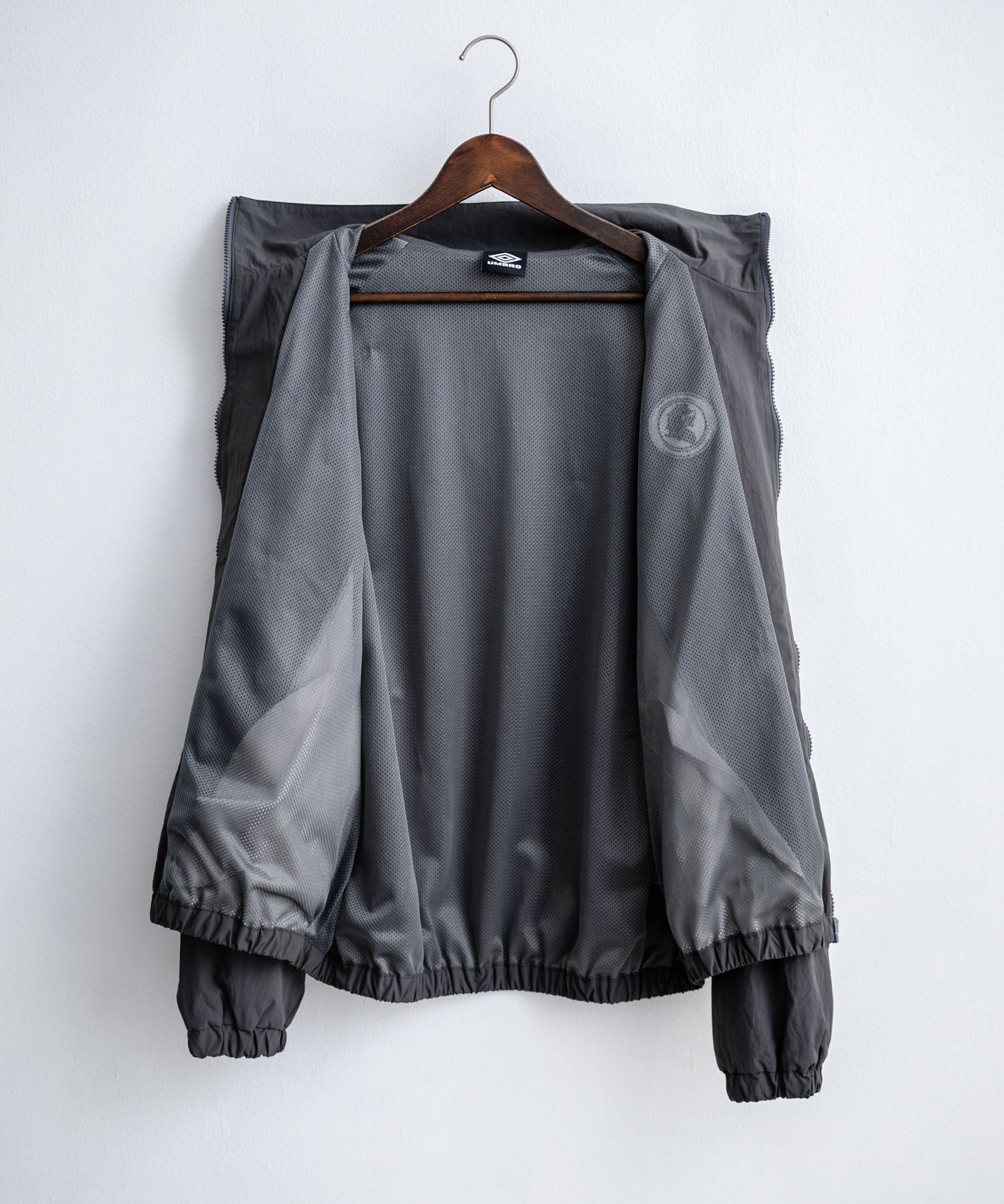 UMBRO アンブロ オーバーサイズパイピングナイロンジャケット/バックプリントトラックジャケット 16393【セットアップ可能】
