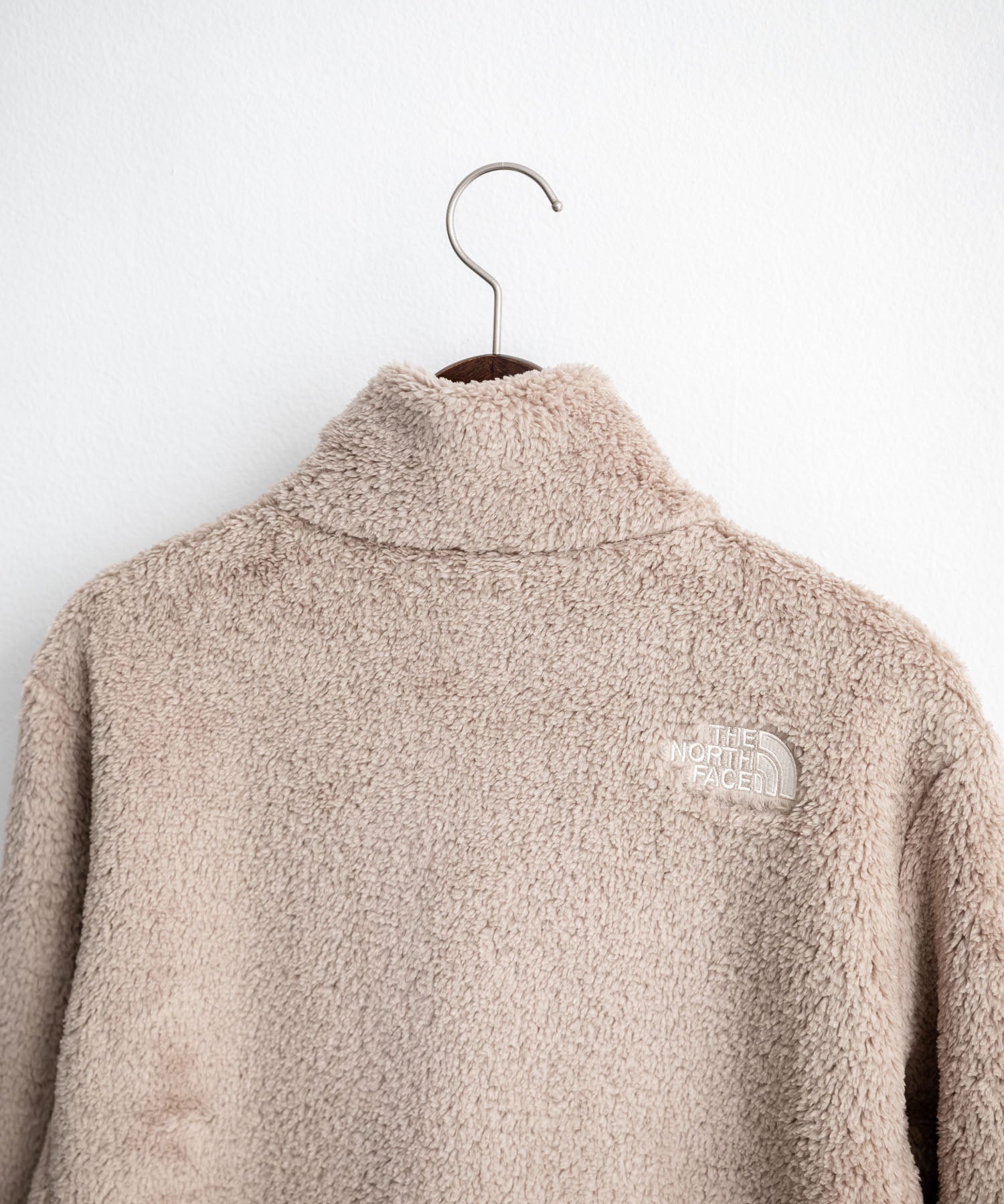 日本未展開モデル THE NORTH FACE WHITE LABEL COMFY ALPHA FLEECE ZIP UP ザ・ノースフェイス ホワイトレーベル ワンポイントロゴ刺繍スタンドカラーシャギーボアフリースジャケット 16563