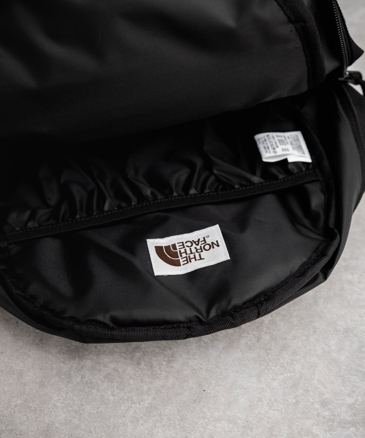 日本未展開モデル WHITE LABEL THE NORTH FACE ELECTRON SLING BAG ミニバックパック 15572