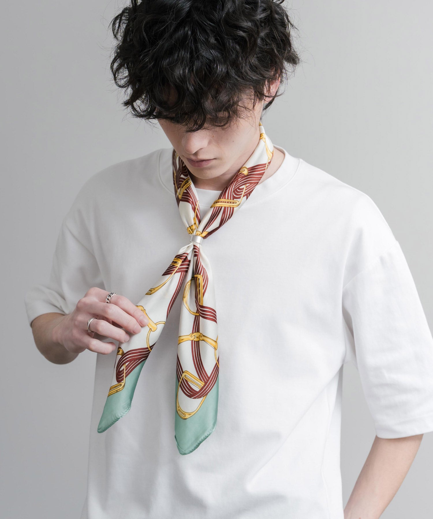 新色追加 スカーフリング付き 大判サイズ総柄スカーフ 12688