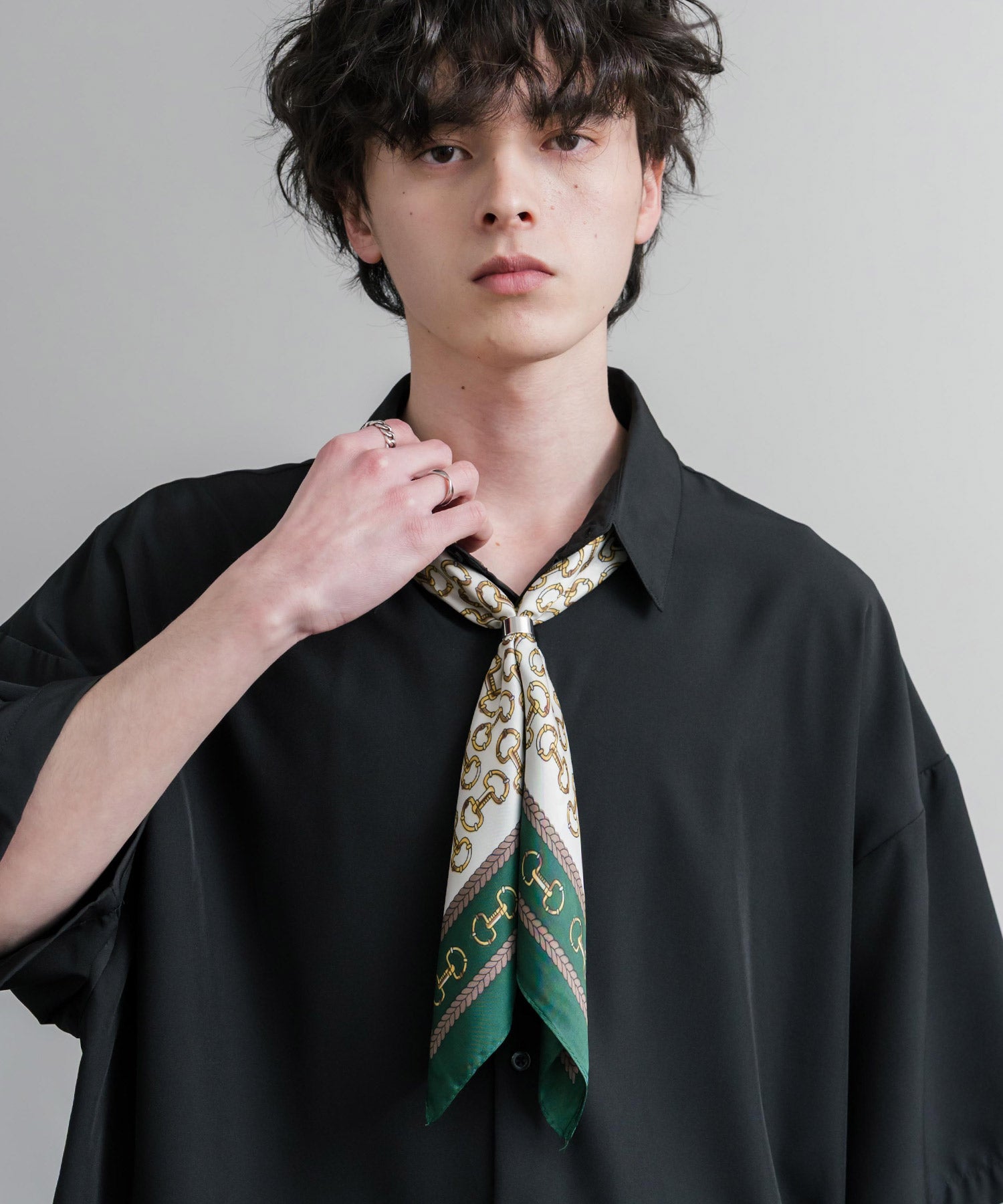 新色追加 スカーフリング付き 大判サイズ総柄スカーフ 12688