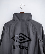 UMBRO アンブロ オーバーサイズパイピングナイロンジャケット/バックプリントトラックジャケット 16393【セットアップ可能】