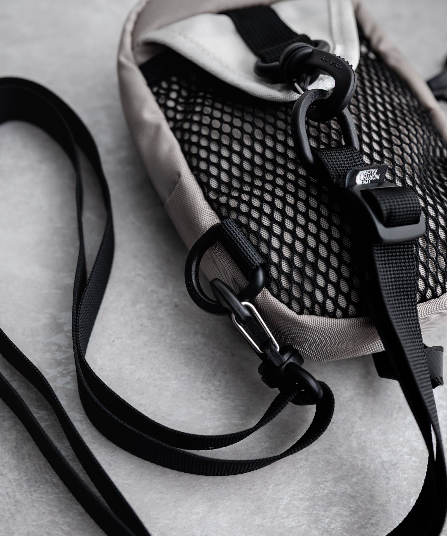 THE NORTH FACE ザ・ノースフェイス HOT SHOT CROSSBODY ホットショットクロスボディバッグ/コンパクトショルダーバッグ 16388