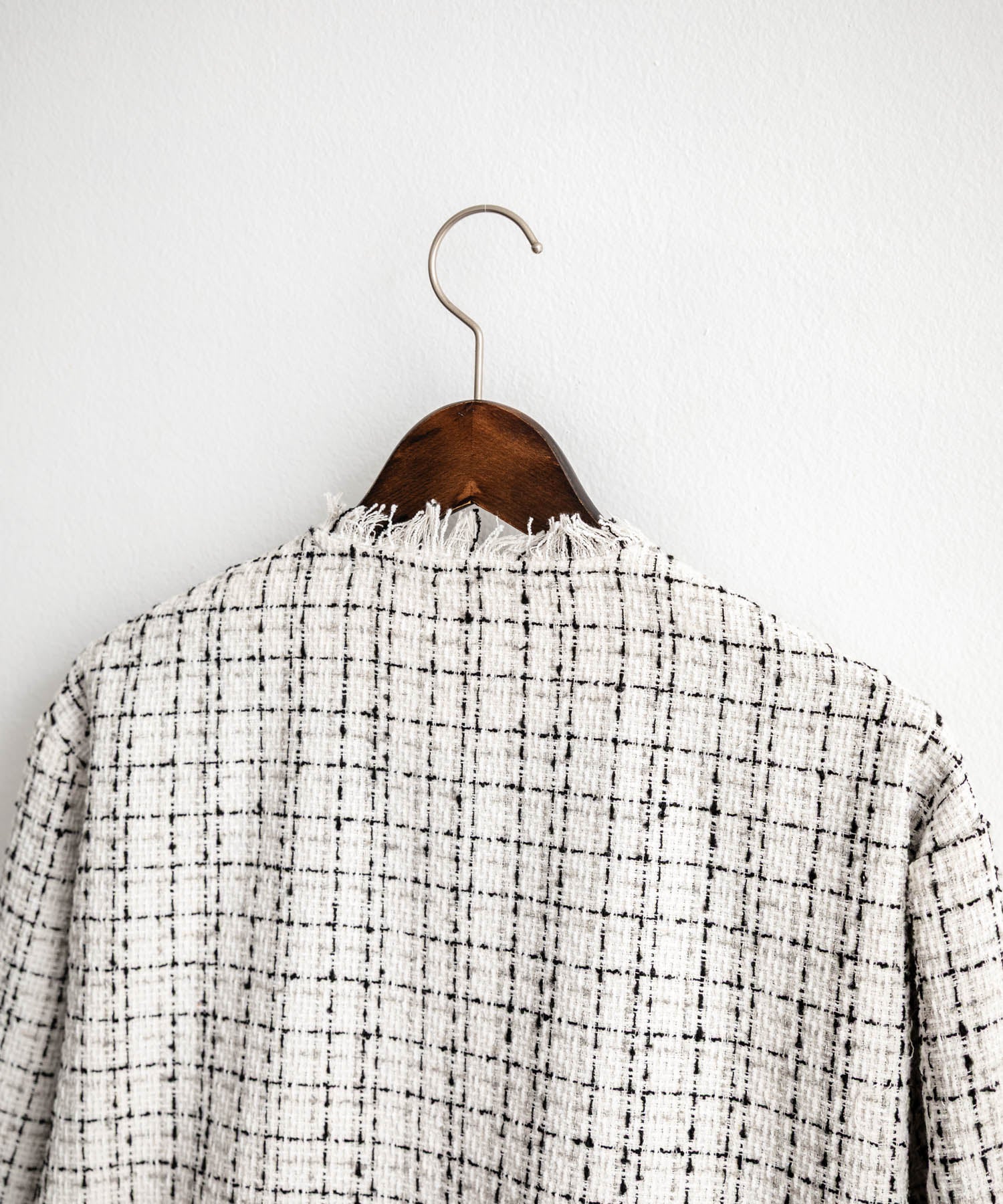 ツイードカットオフフリンジシルバーボタンショート丈ノーカラー