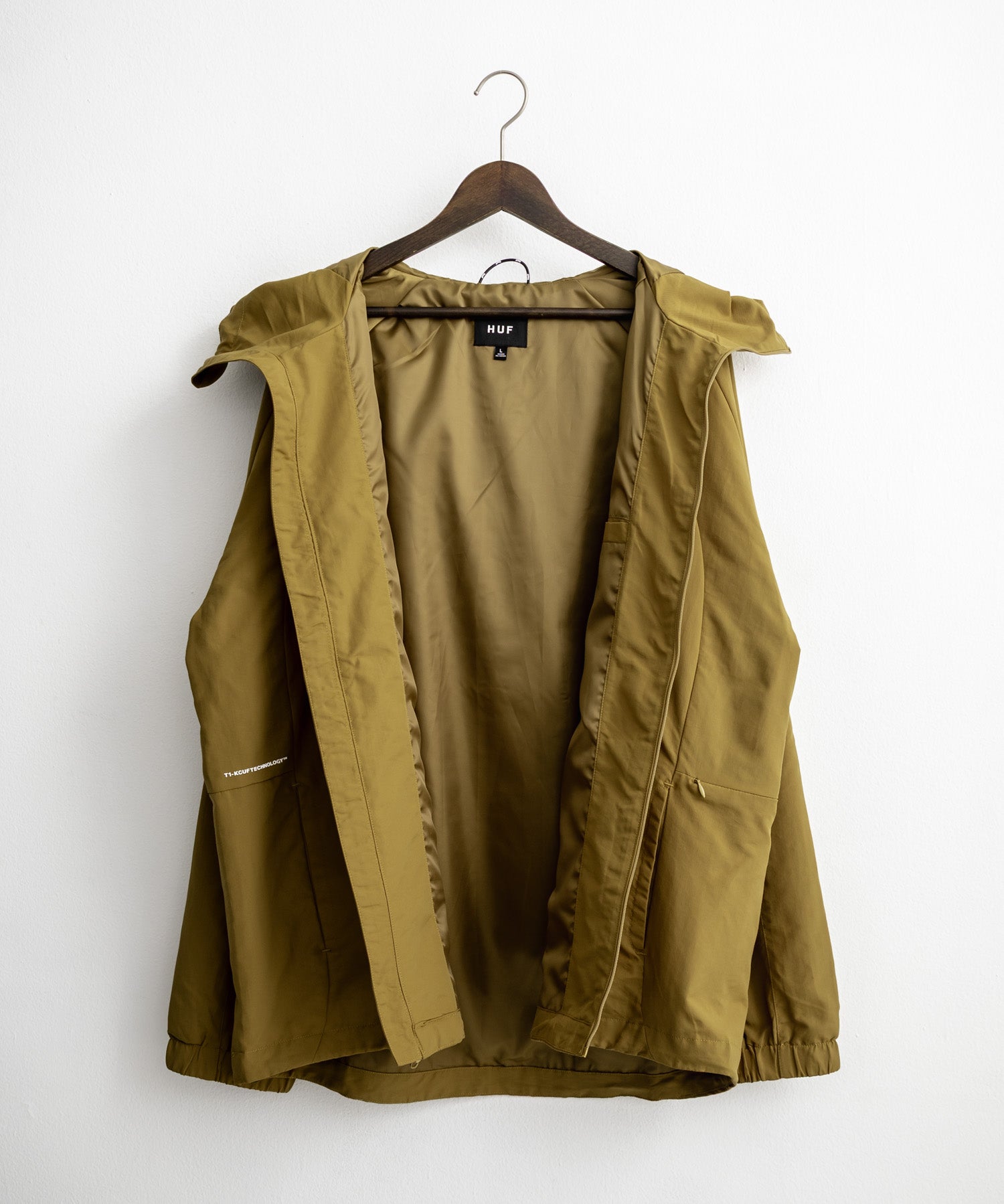 HUF ハフ ALL CAPS SHELL JACKET オーバーサイズラグランスリーブナイロンジャケット 15017