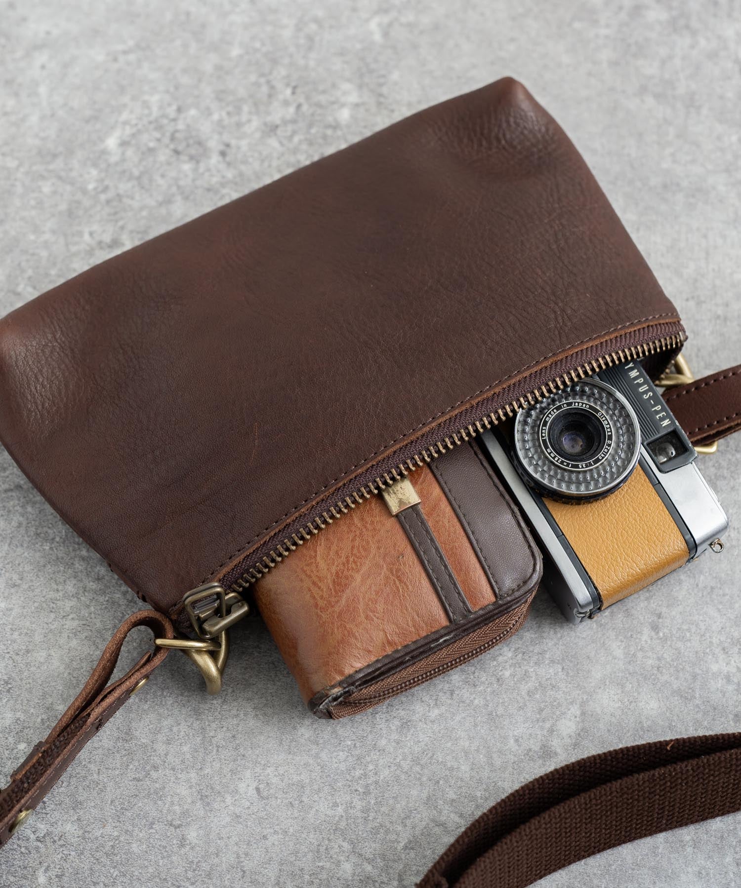 Butler Verner Sails バトラーバーナーセイルズ 日本製 国産ヌメ革レザー捻りシャックルミニショルダーバッグ JA-1713-2 4064