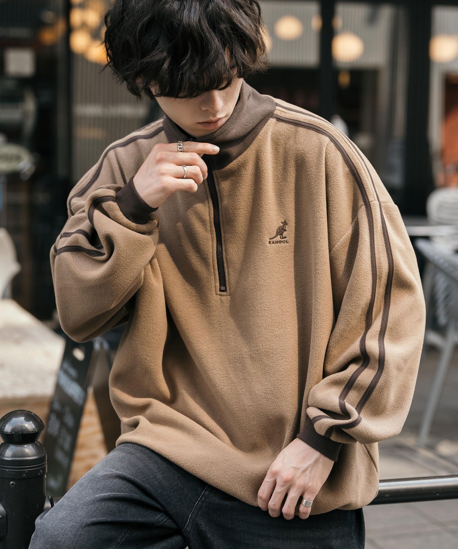 新色追加 KANGOL カンゴール 別注コラボオーバーサイズサイドラインワンポイントロゴ刺繍ハーフジップフリーストレーナー 13847
