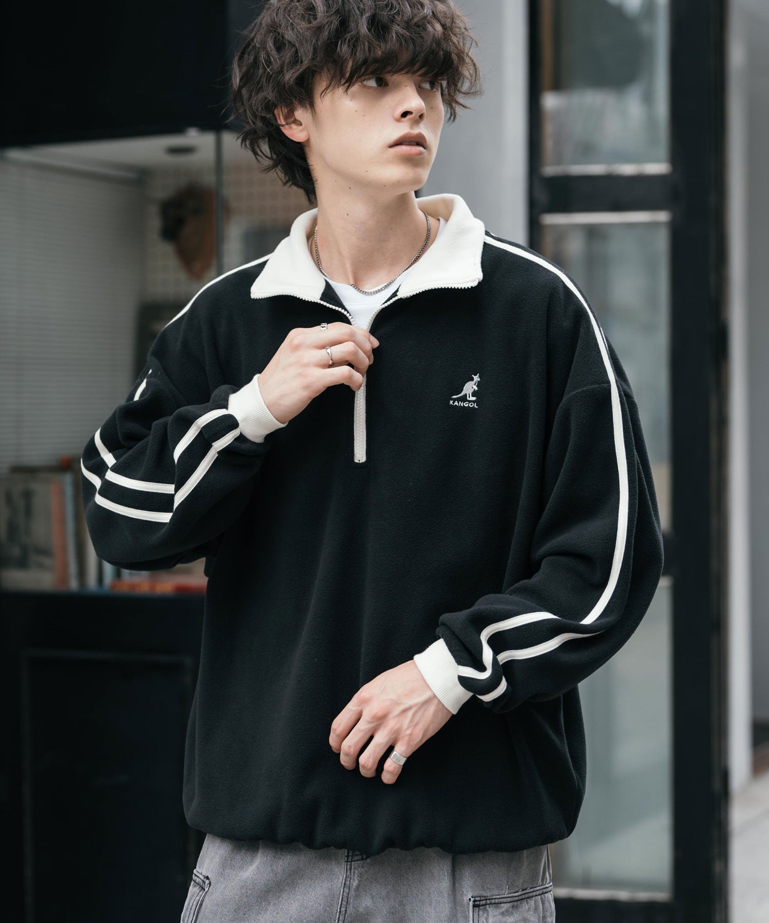新色追加 KANGOL カンゴール 別注コラボオーバーサイズサイドラインワンポイントロゴ刺繍ハーフジップフリーストレーナー 13847