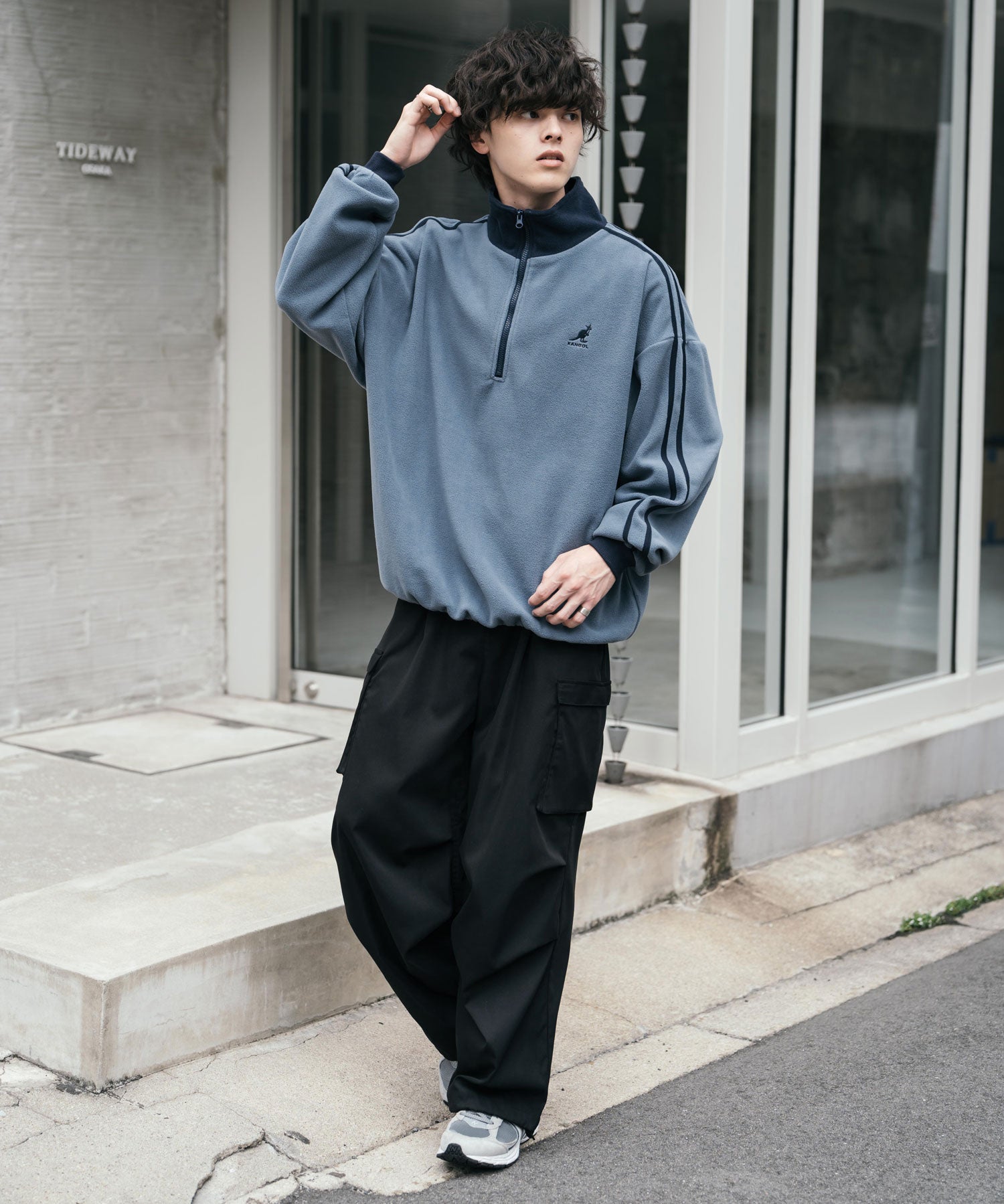 新色追加 KANGOL カンゴール 別注コラボオーバーサイズサイドラインワンポイントロゴ刺繍ハーフジップフリーストレーナー 13847
