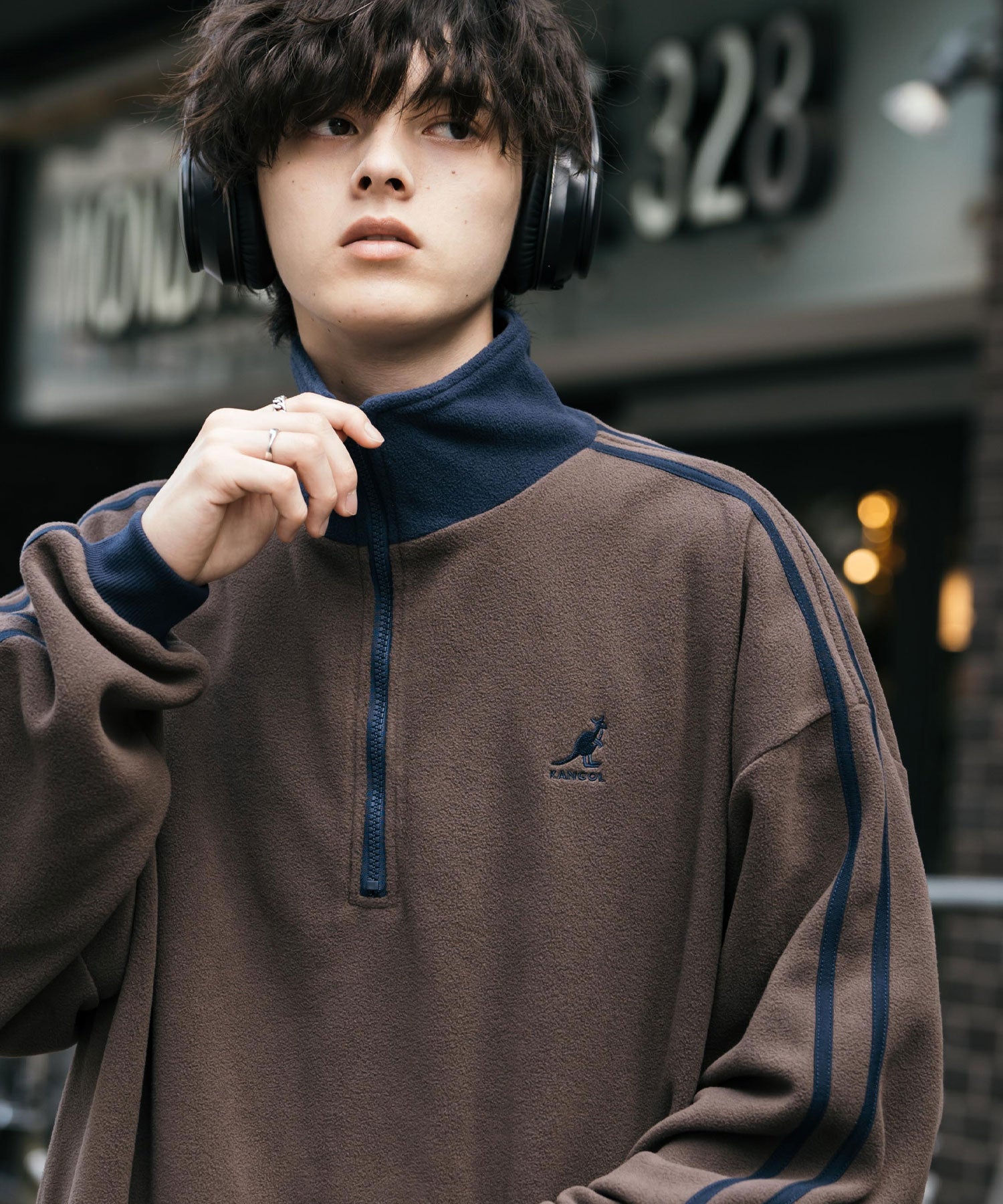 新色追加 KANGOL カンゴール 別注コラボオーバーサイズサイドラインワンポイントロゴ刺繍ハーフジップフリーストレーナー 13847