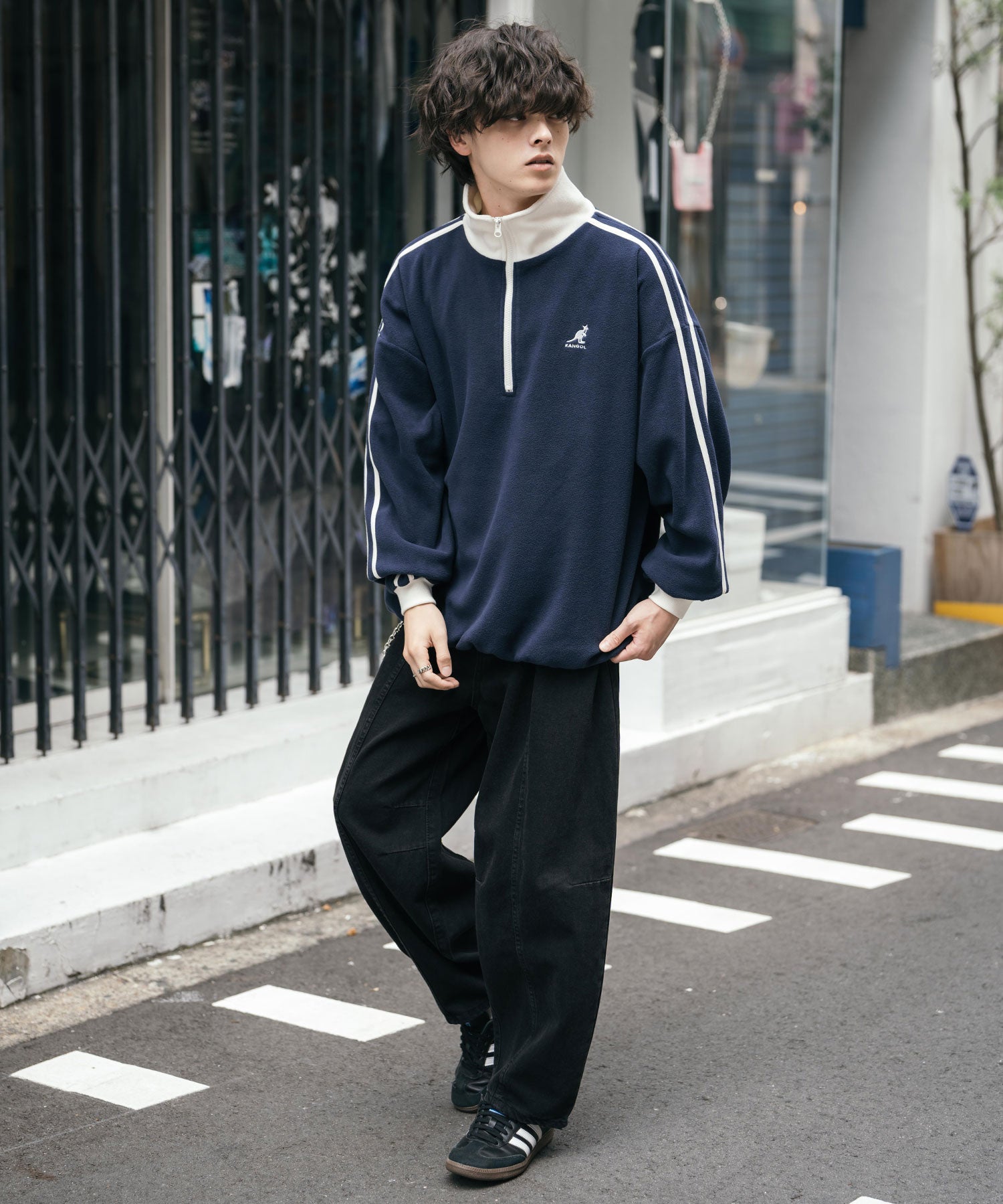 新色追加 KANGOL カンゴール 別注コラボオーバーサイズサイドラインワンポイントロゴ刺繍ハーフジップフリーストレーナー 13847