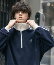 新色追加 KANGOL カンゴール 別注コラボオーバーサイズサイドラインワンポイントロゴ刺繍ハーフジップフリーストレーナー 13847
