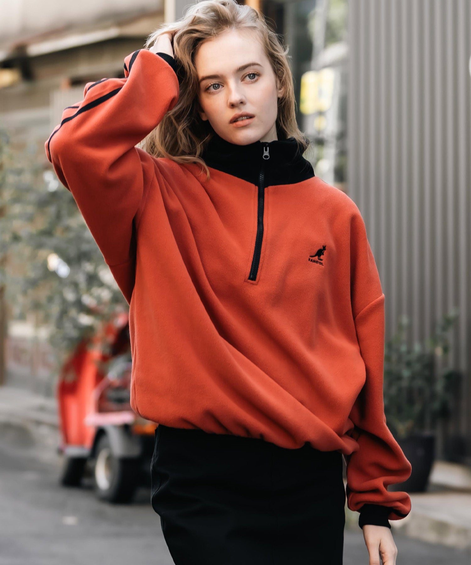 新色追加 KANGOL カンゴール 別注コラボオーバーサイズサイドラインワンポイントロゴ刺繍ハーフジップフリーストレーナー 13847