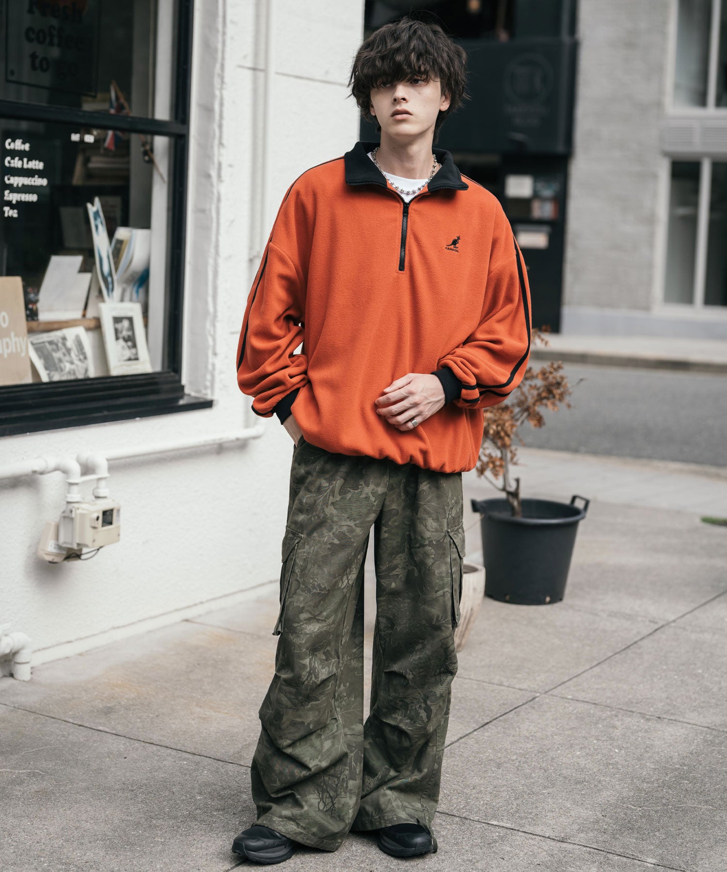 新色追加 KANGOL カンゴール 別注コラボオーバーサイズサイドラインワンポイントロゴ刺繍ハーフジップフリーストレーナー 13847