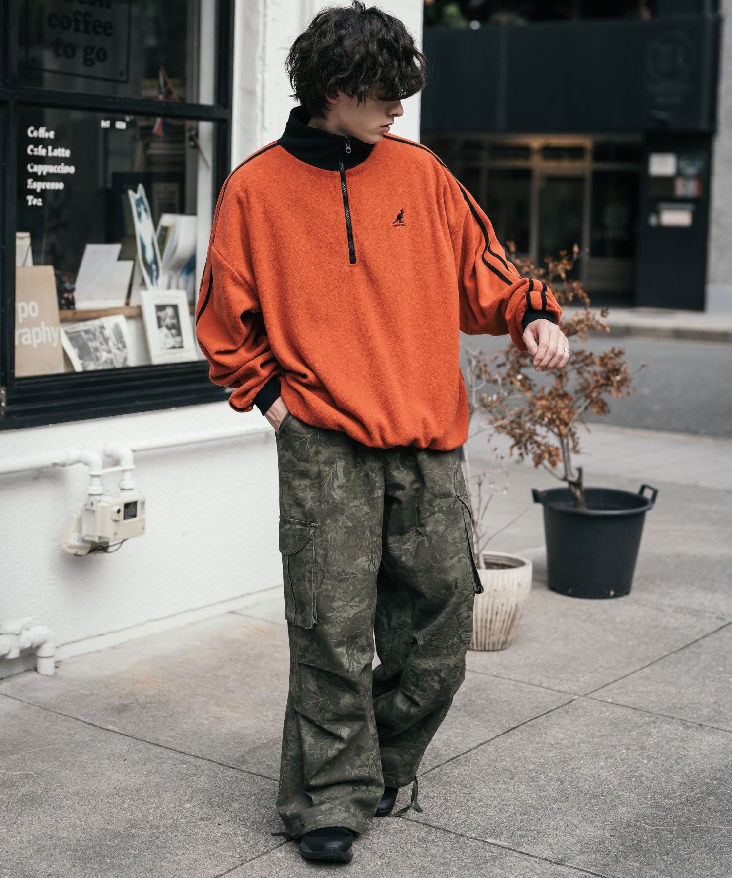 新色追加 KANGOL カンゴール 別注コラボオーバーサイズサイドラインワンポイントロゴ刺繍ハーフジップフリーストレーナー 13847