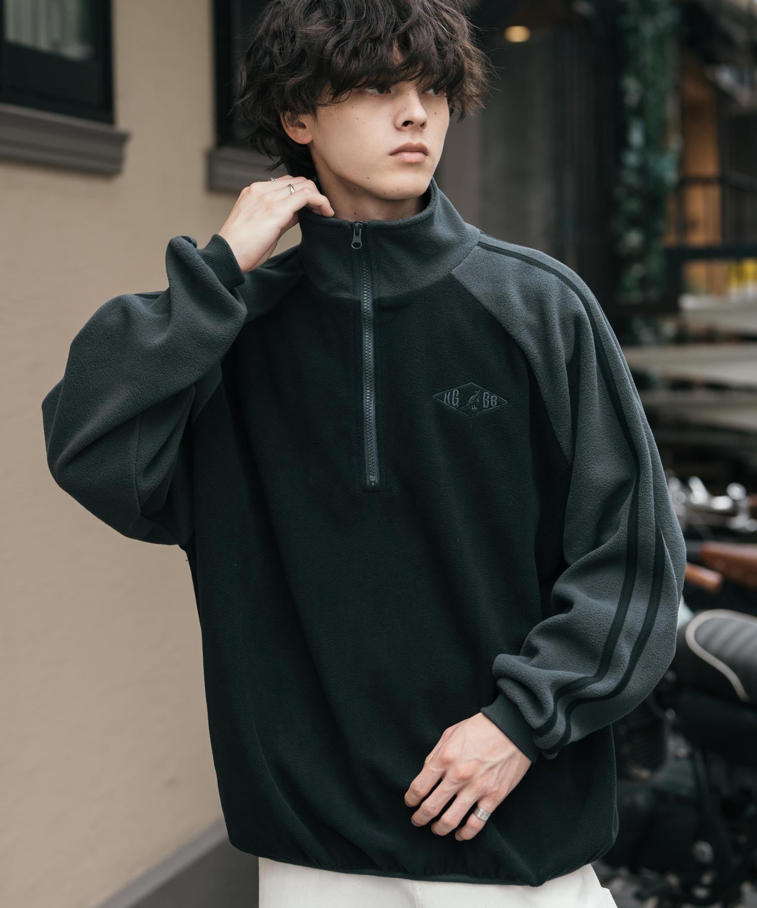 新色追加 KANGOL カンゴール 別注コラボオーバーサイズサイドラインワンポイントロゴ刺繍ハーフジップフリーストレーナー 13847