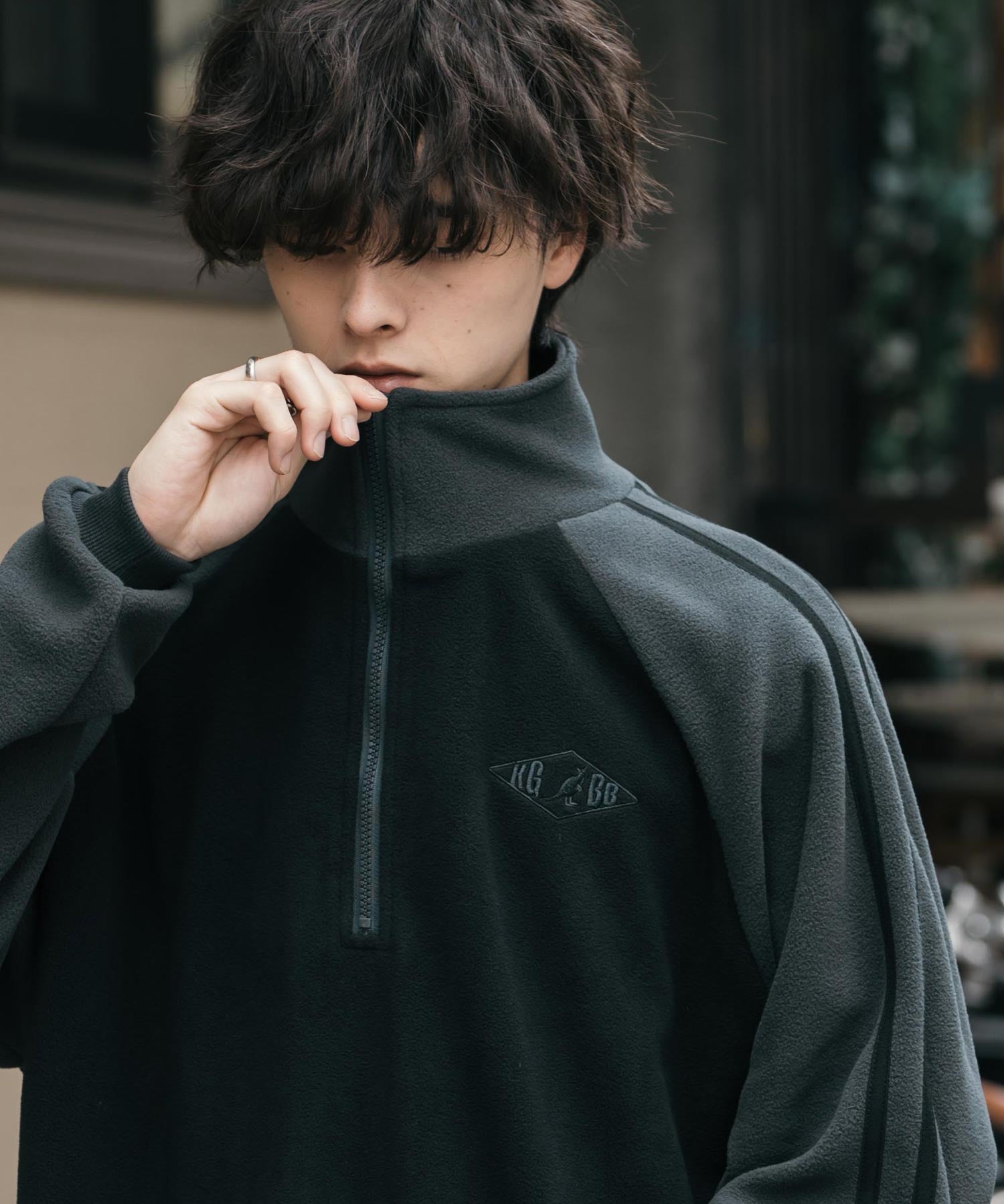 新色追加 KANGOL カンゴール 別注コラボオーバーサイズサイドラインワンポイントロゴ刺繍ハーフジップフリーストレーナー 13847