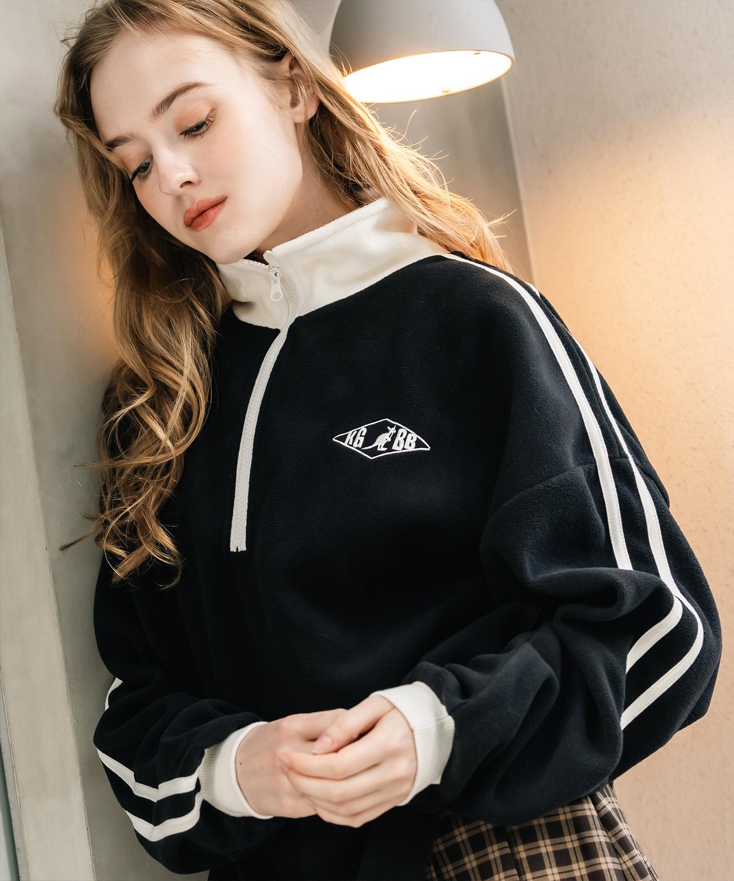 新色追加 KANGOL カンゴール 別注コラボオーバーサイズサイドラインワンポイントロゴ刺繍ハーフジップフリーストレーナー 13847