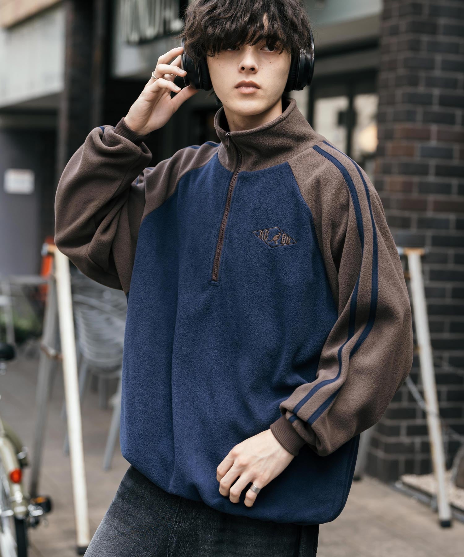 新色追加 KANGOL カンゴール 別注コラボオーバーサイズサイドラインワンポイントロゴ刺繍ハーフジップフリーストレーナー 13847