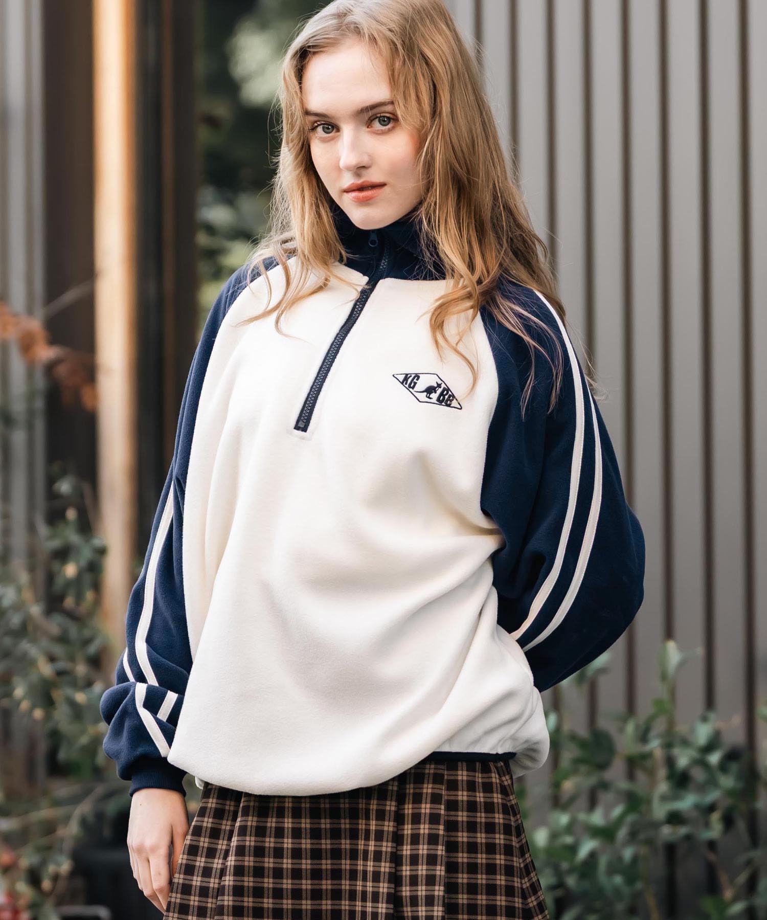 新色追加 KANGOL カンゴール 別注コラボオーバーサイズサイドラインワンポイントロゴ刺繍ハーフジップフリーストレーナー 13847