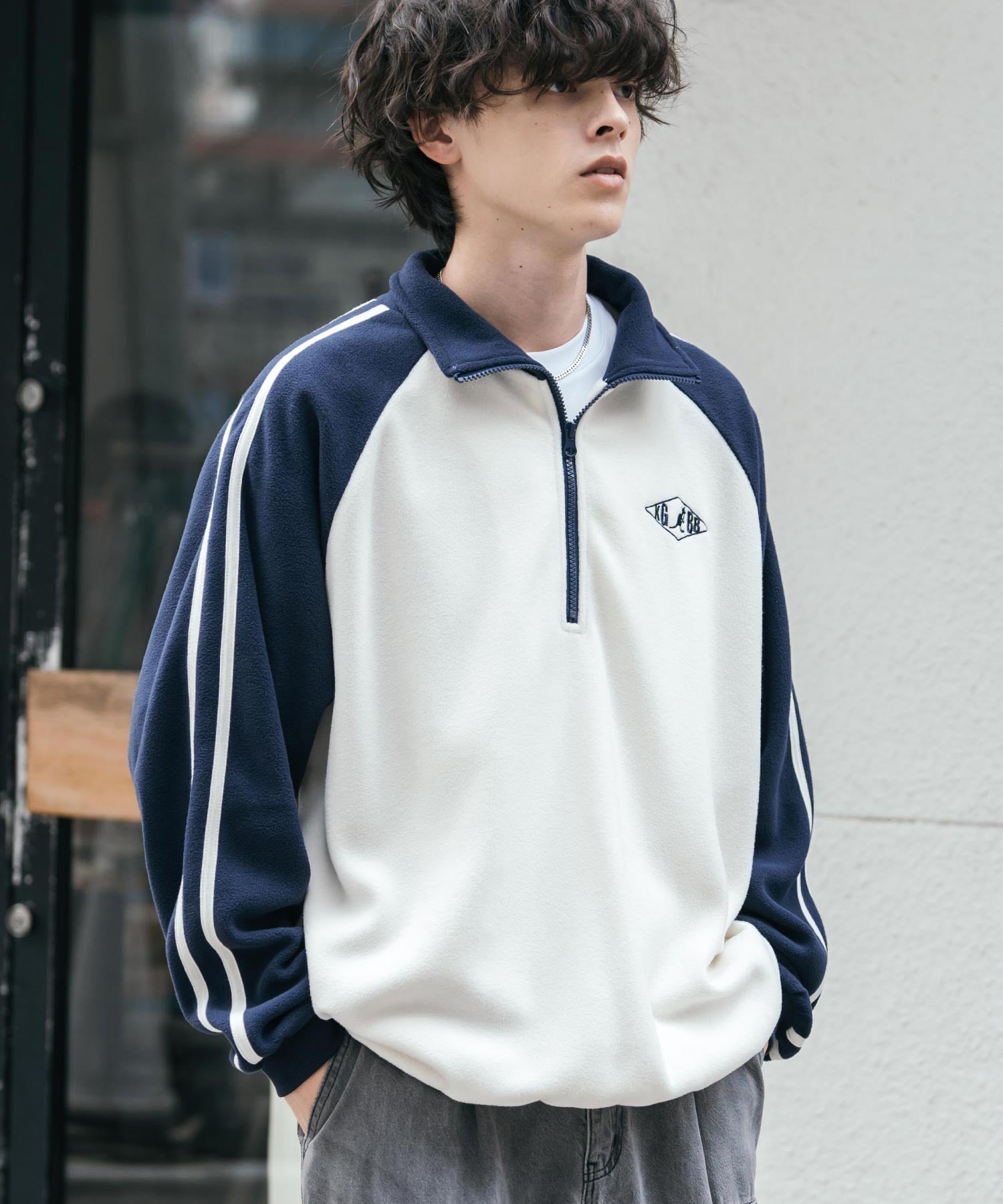 新色追加 KANGOL カンゴール 別注コラボオーバーサイズサイドラインワンポイントロゴ刺繍ハーフジップフリーストレーナー 13847