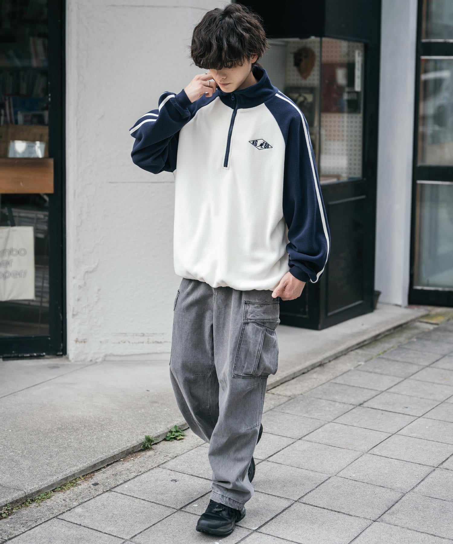 新色追加 KANGOL カンゴール 別注コラボオーバーサイズサイドラインワンポイントロゴ刺繍ハーフジップフリーストレーナー 13847