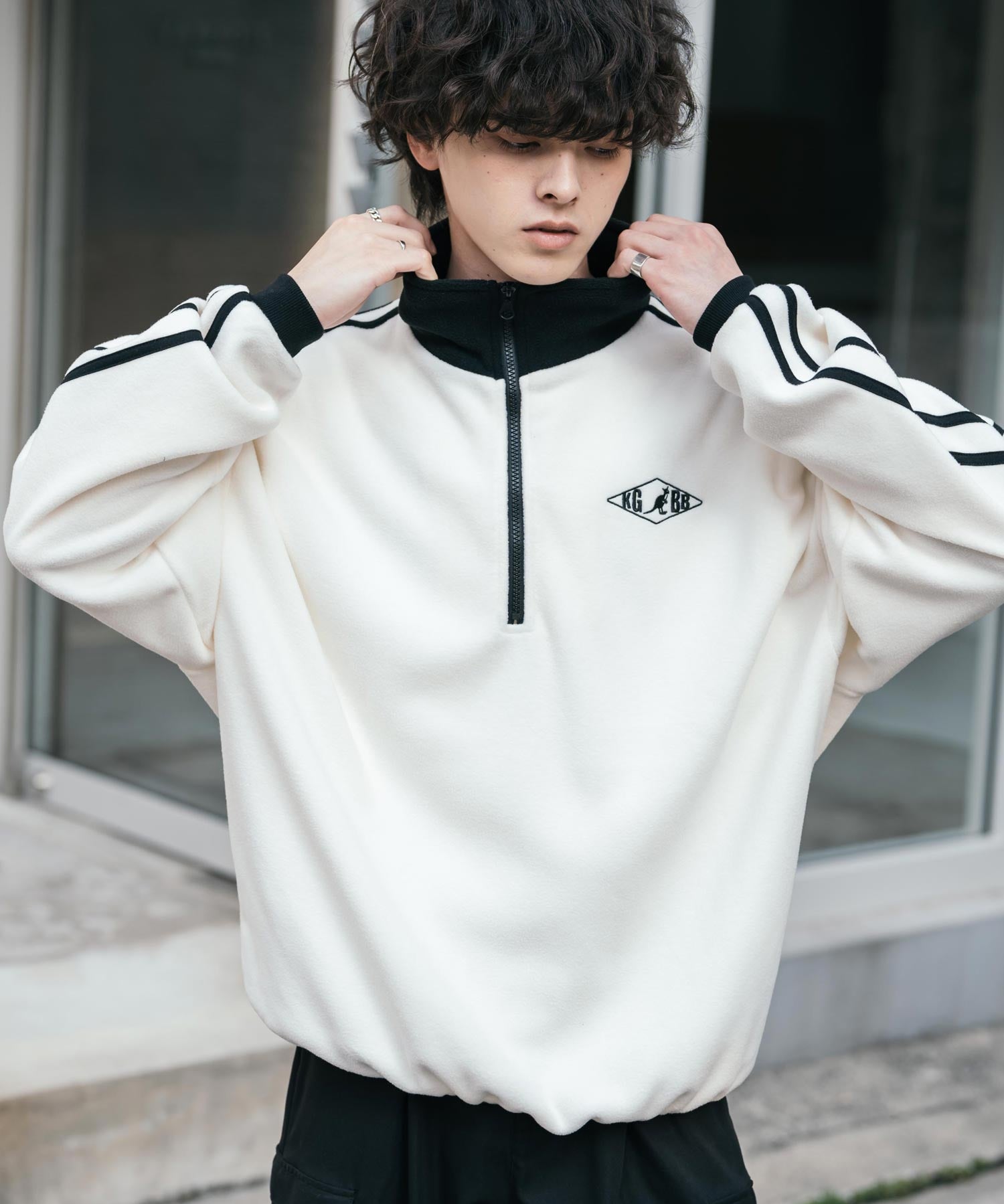 新色追加 KANGOL カンゴール 別注コラボオーバーサイズサイドラインワンポイントロゴ刺繍ハーフジップフリーストレーナー 13847