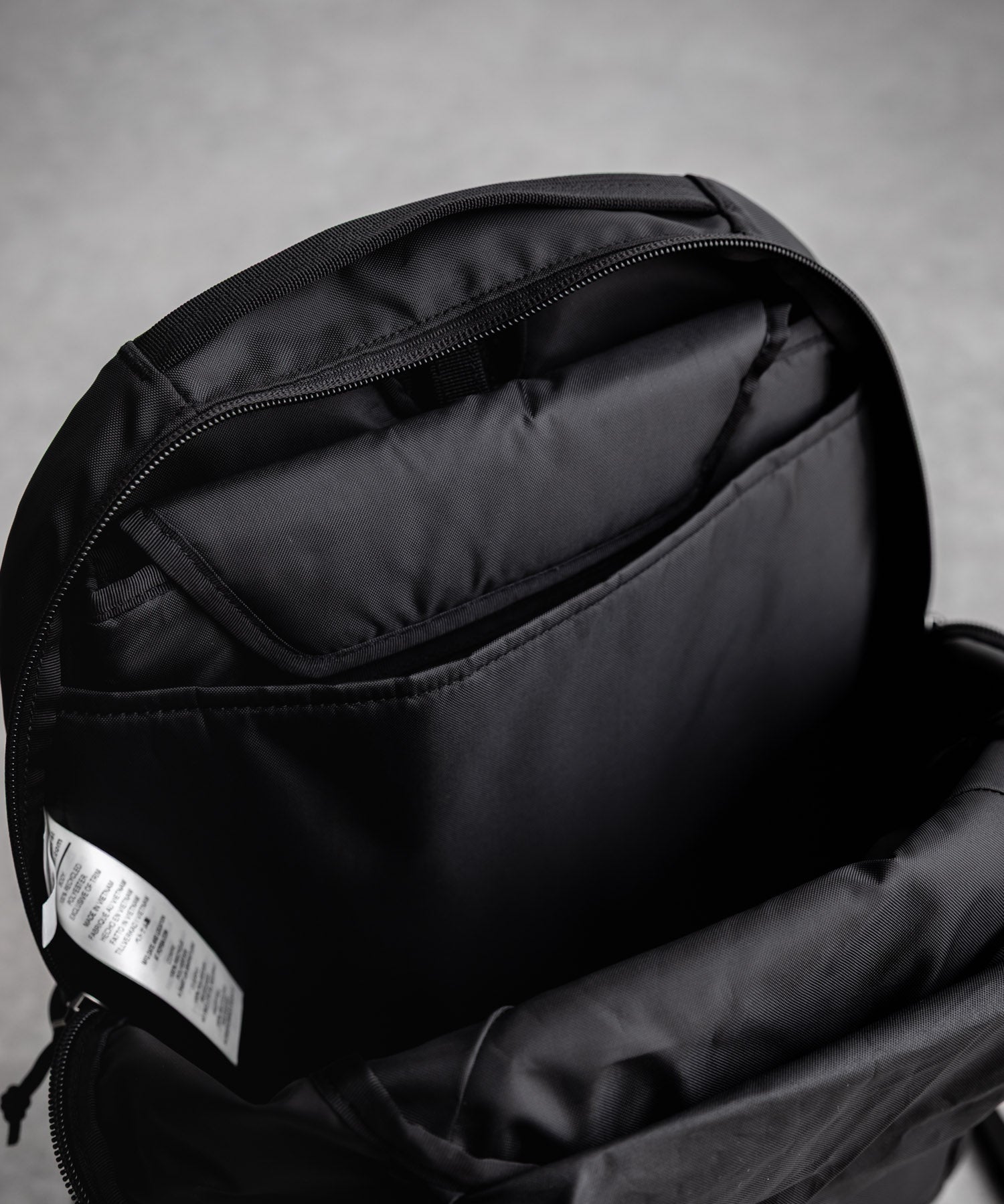 Patagonia ATOM DAY PACK 24L ワンポイントロゴバックパック リュックサック 16216