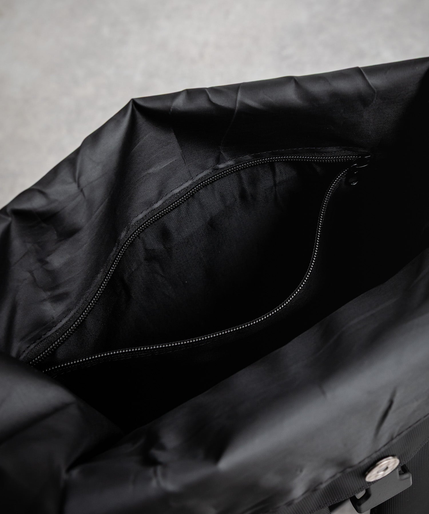 ロールトップアーバンフラップデイパック/バックパック/リュック 15512