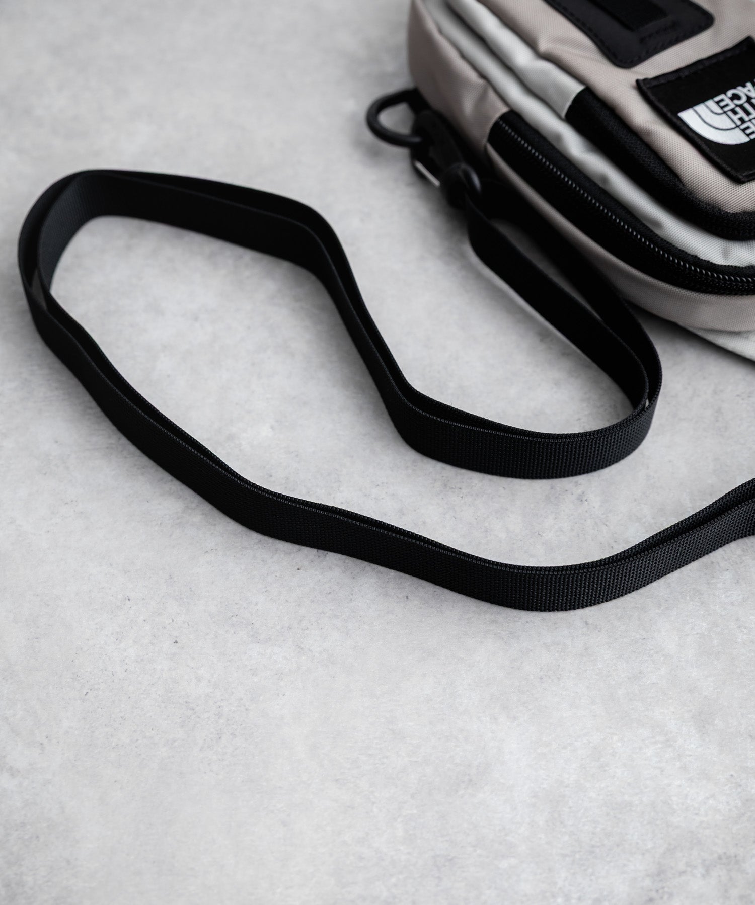 THE NORTH FACE ザ・ノースフェイス HOT SHOT CROSSBODY ホットショットクロスボディバッグ/コンパクトショルダーバッグ 16388