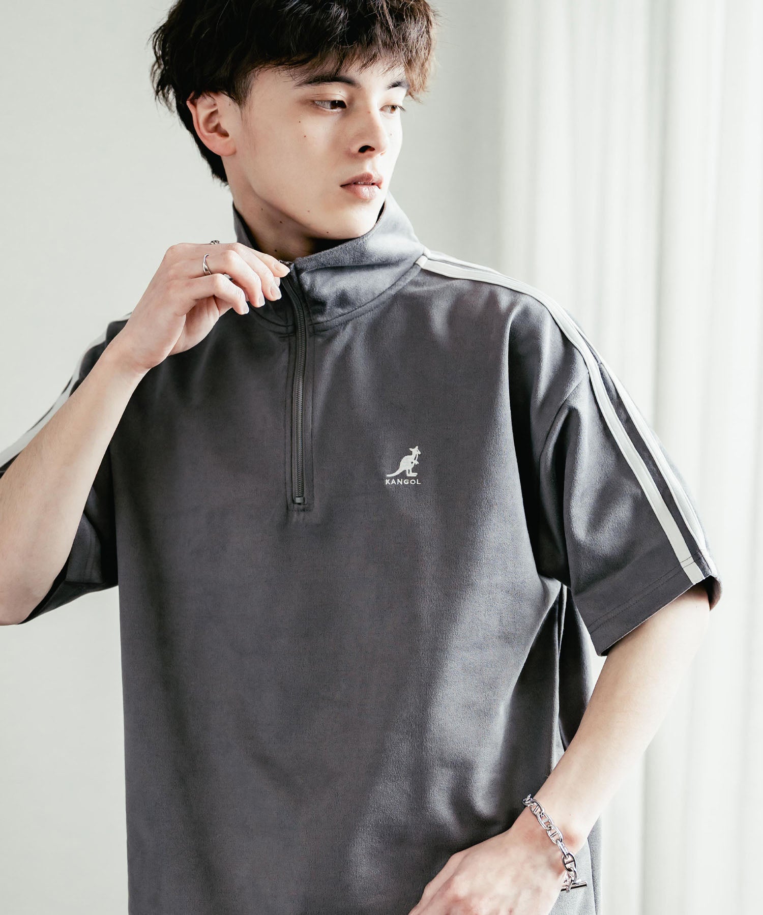 KANGOL カンゴール 別注コラボ オーバーサイズカットスエードワンポイントロゴ刺繍袖ライン半袖ハーフジップ