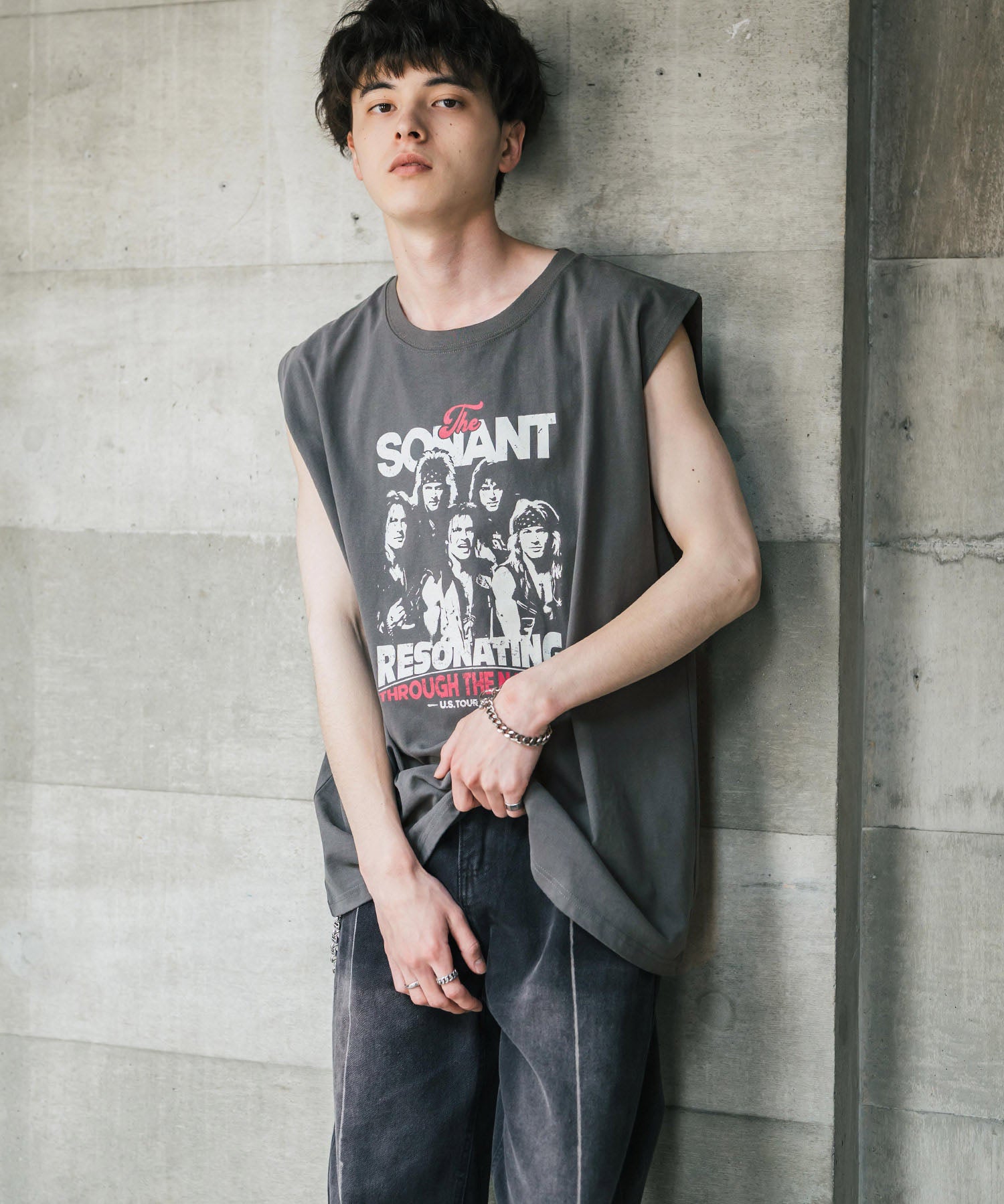 オーバーサイズ ピグメントライクグラフィックプリントノースリーブTシャツ