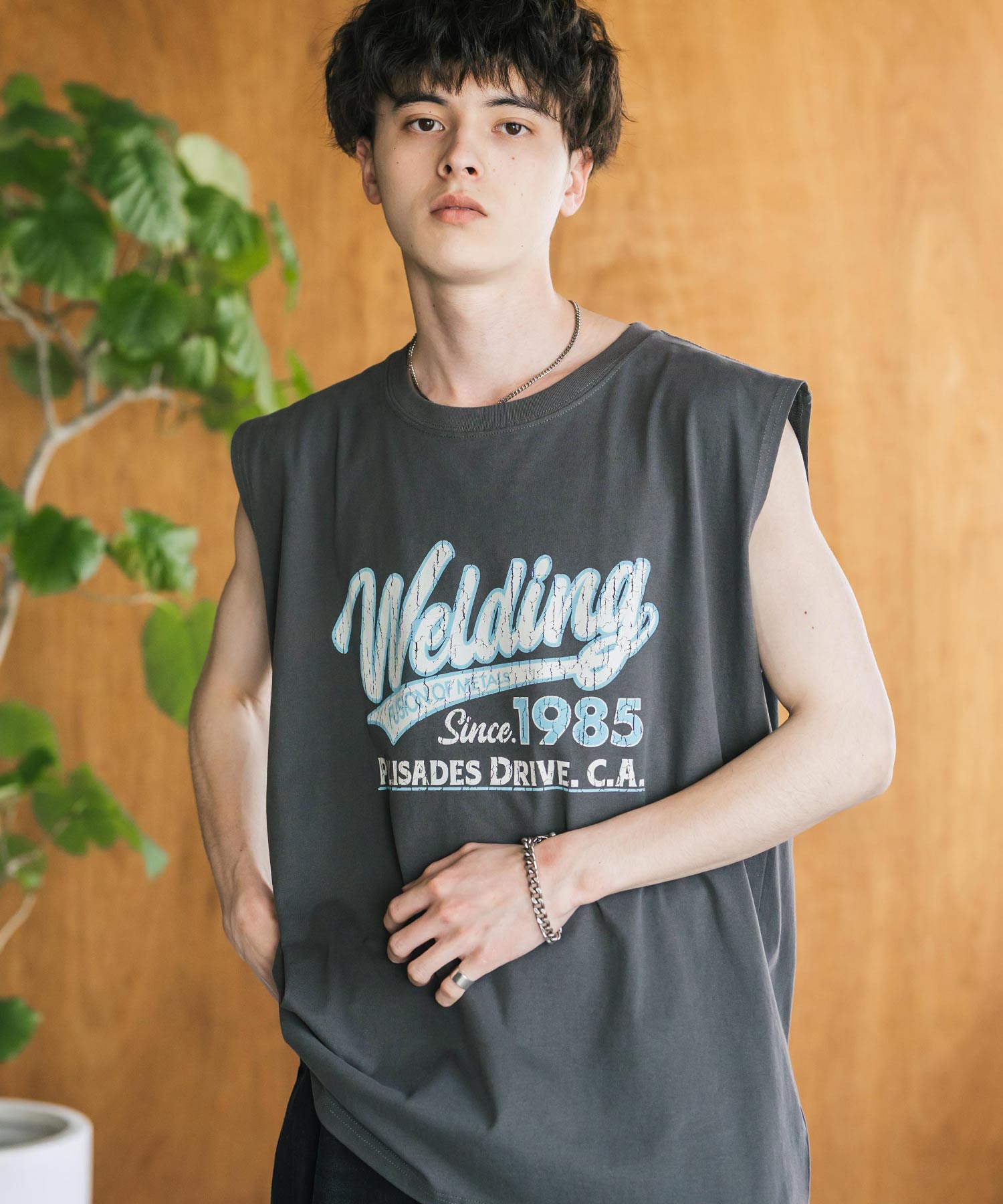 オーバーサイズ ピグメントライクグラフィックプリントノースリーブTシャツ