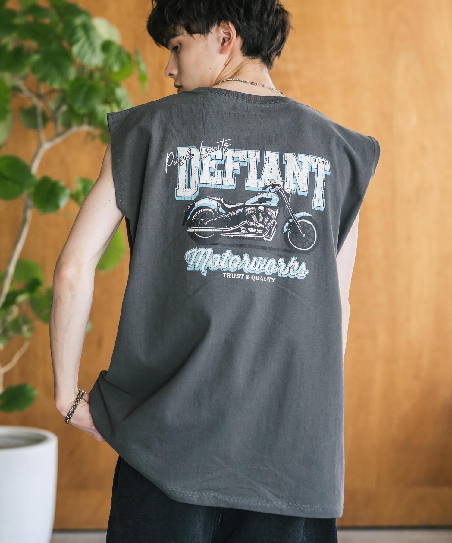 オーバーサイズ ピグメントライクグラフィックプリントノースリーブTシャツ