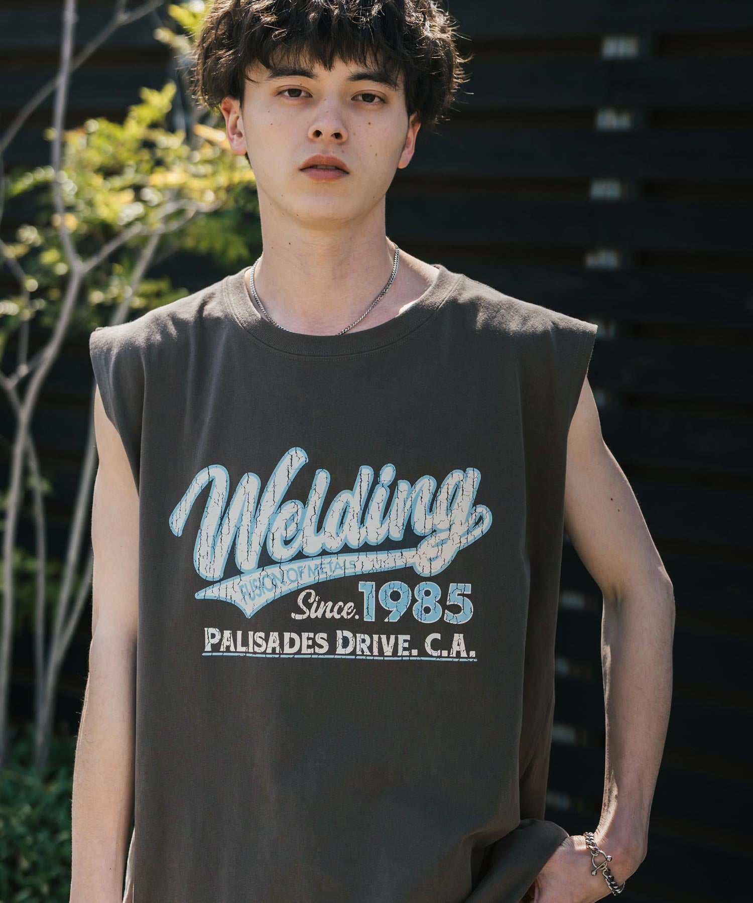 オーバーサイズ ピグメントライクグラフィックプリントノースリーブTシャツ