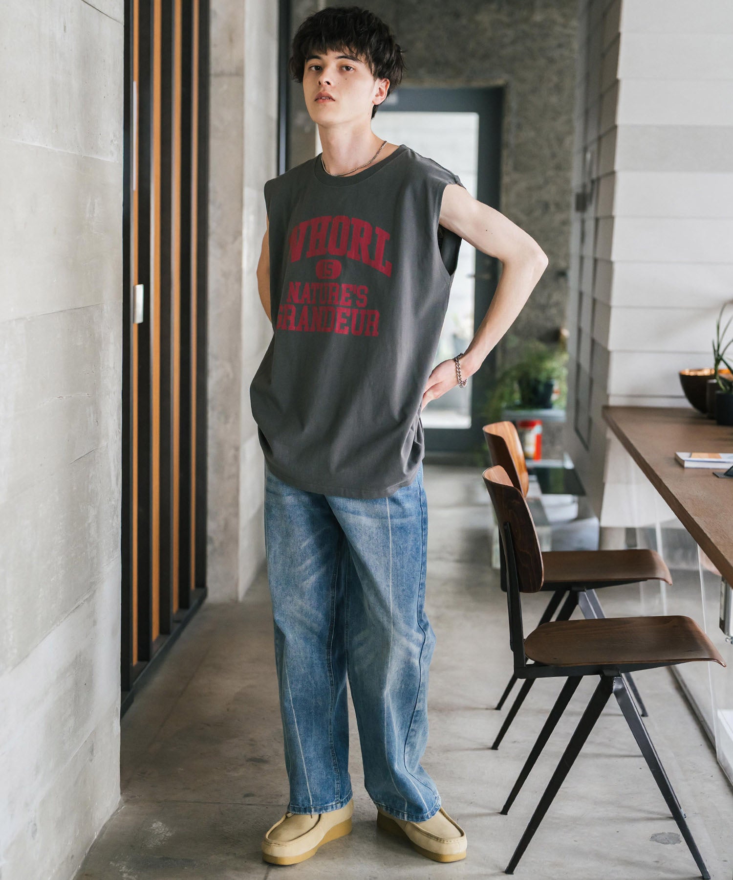 オーバーサイズ ピグメントライクグラフィックプリントノースリーブTシャツ