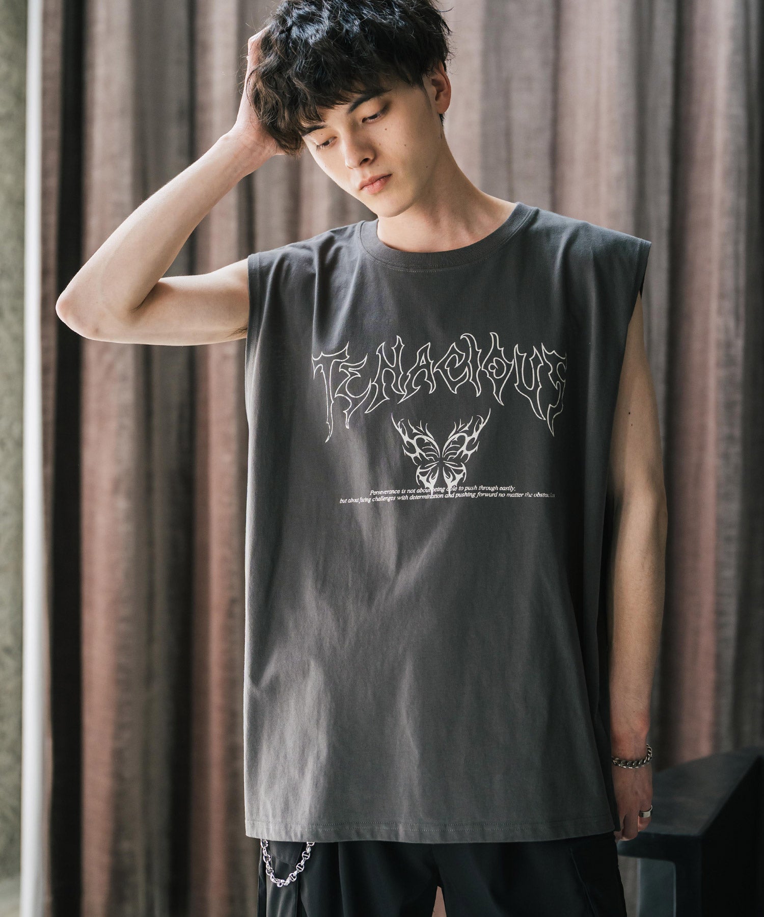オーバーサイズ ピグメントライクグラフィックプリントノースリーブTシャツ