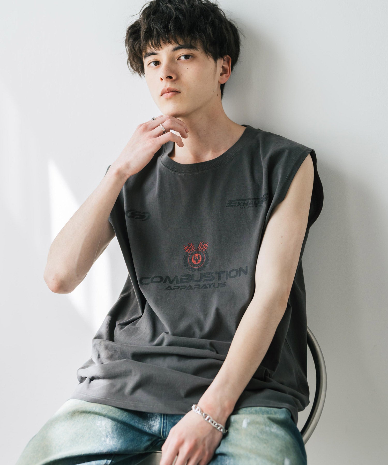 オーバーサイズ ピグメントライクグラフィックプリントノースリーブTシャツ