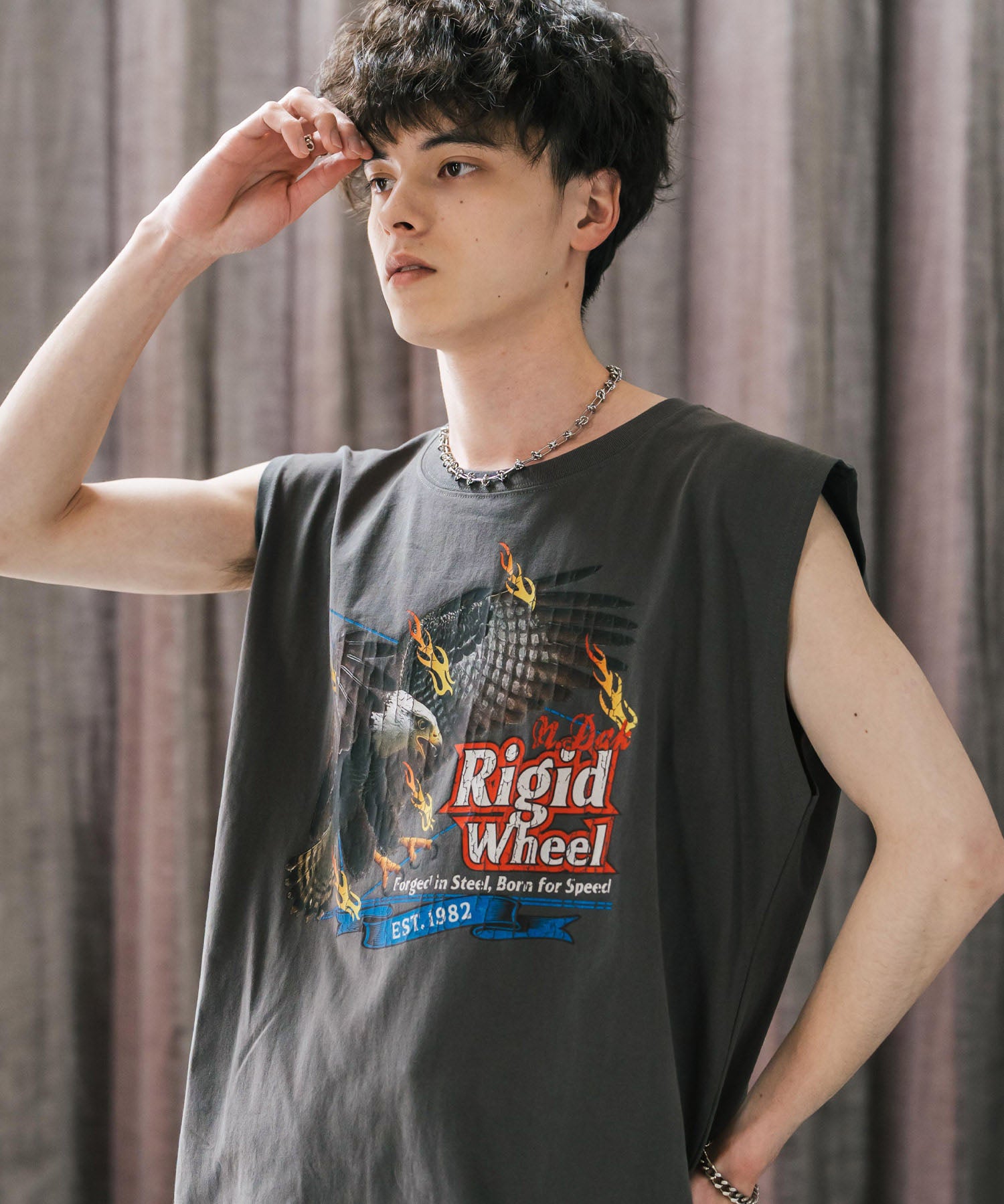 オーバーサイズ ピグメントライクグラフィックプリントノースリーブTシャツ