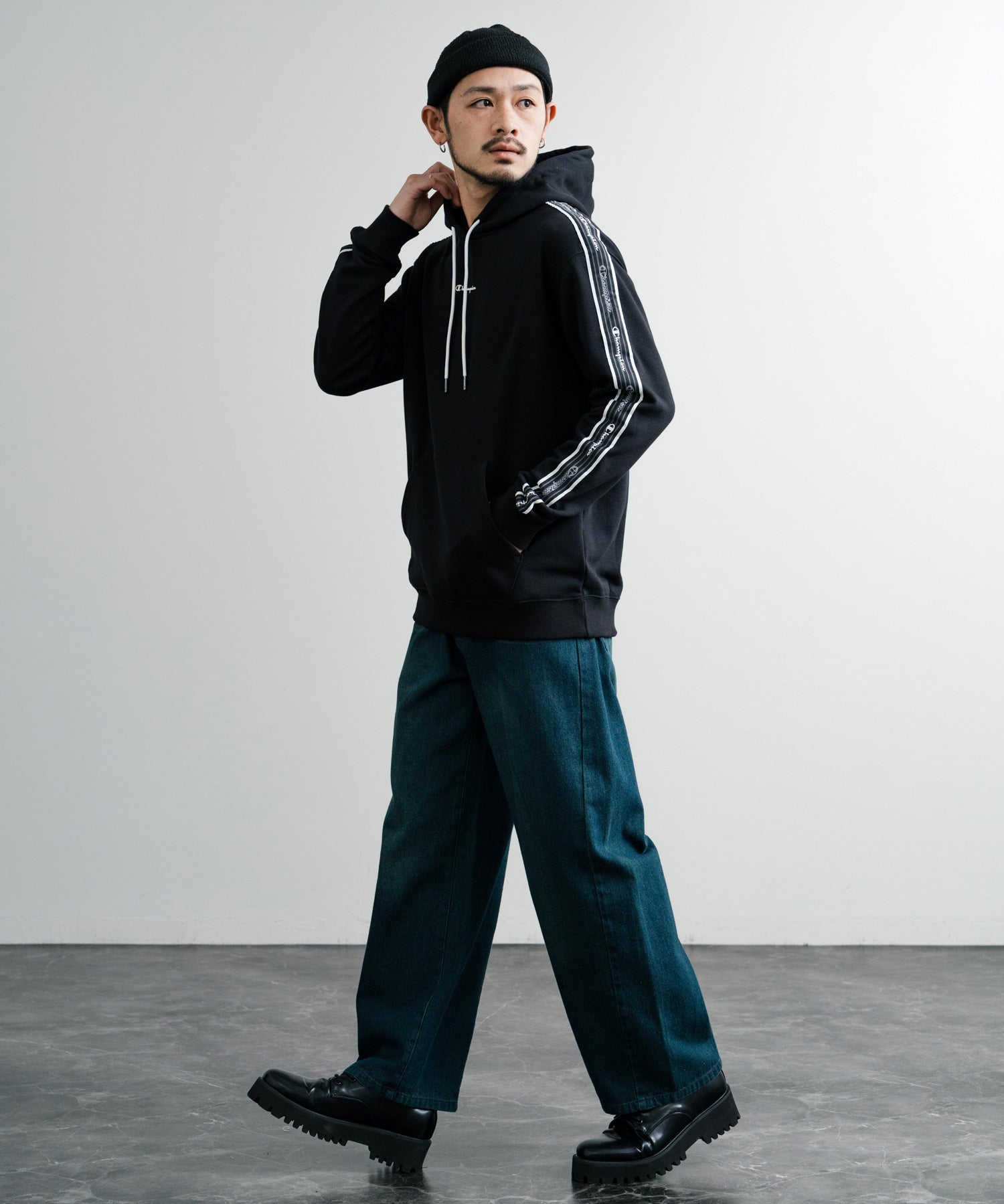 Champion チャンピオン オーバーサイズ袖ラインロゴ裏毛プルオーバーパーカー Mens Hooded Sweatshirt