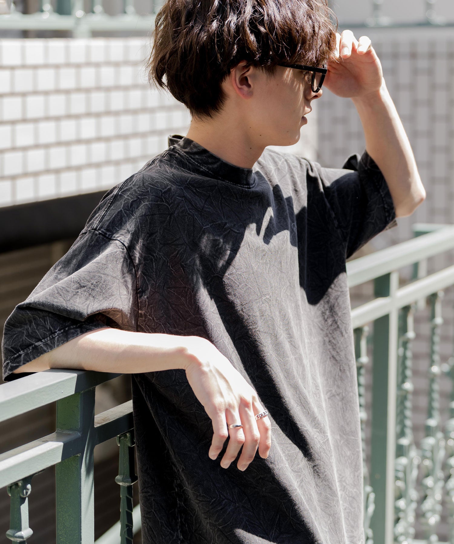 オーバーサイズ ケミカルウォッシュワンポイントフラワープリント半袖Tシャツ