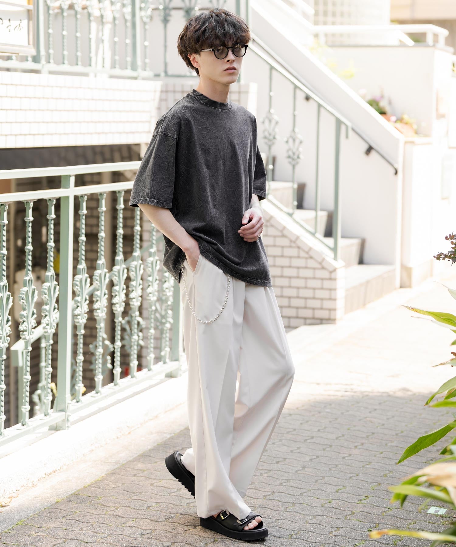 オーバーサイズ ケミカルウォッシュワンポイントフラワープリント半袖Tシャツ