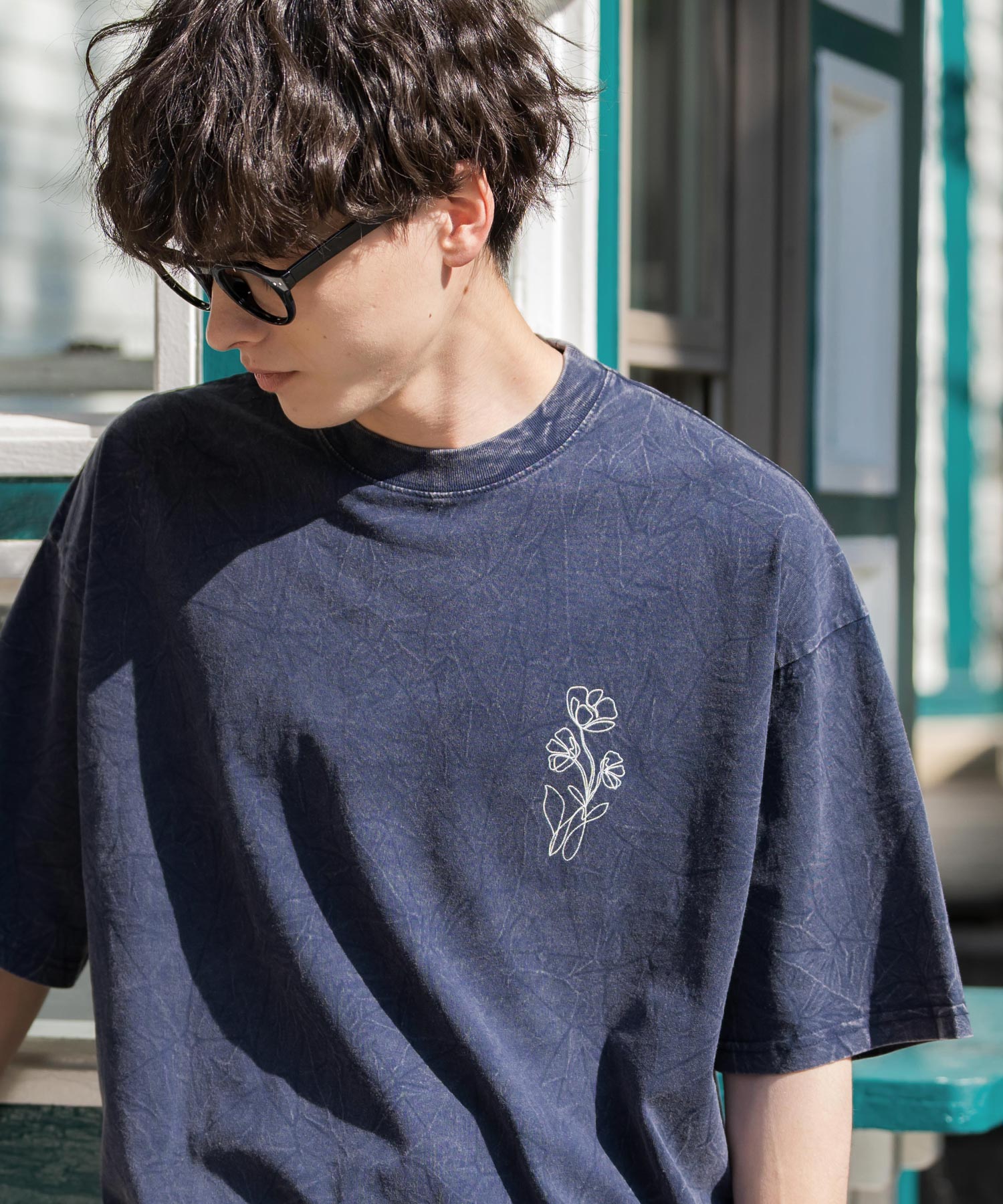 オーバーサイズ ケミカルウォッシュワンポイントフラワープリント半袖Tシャツ