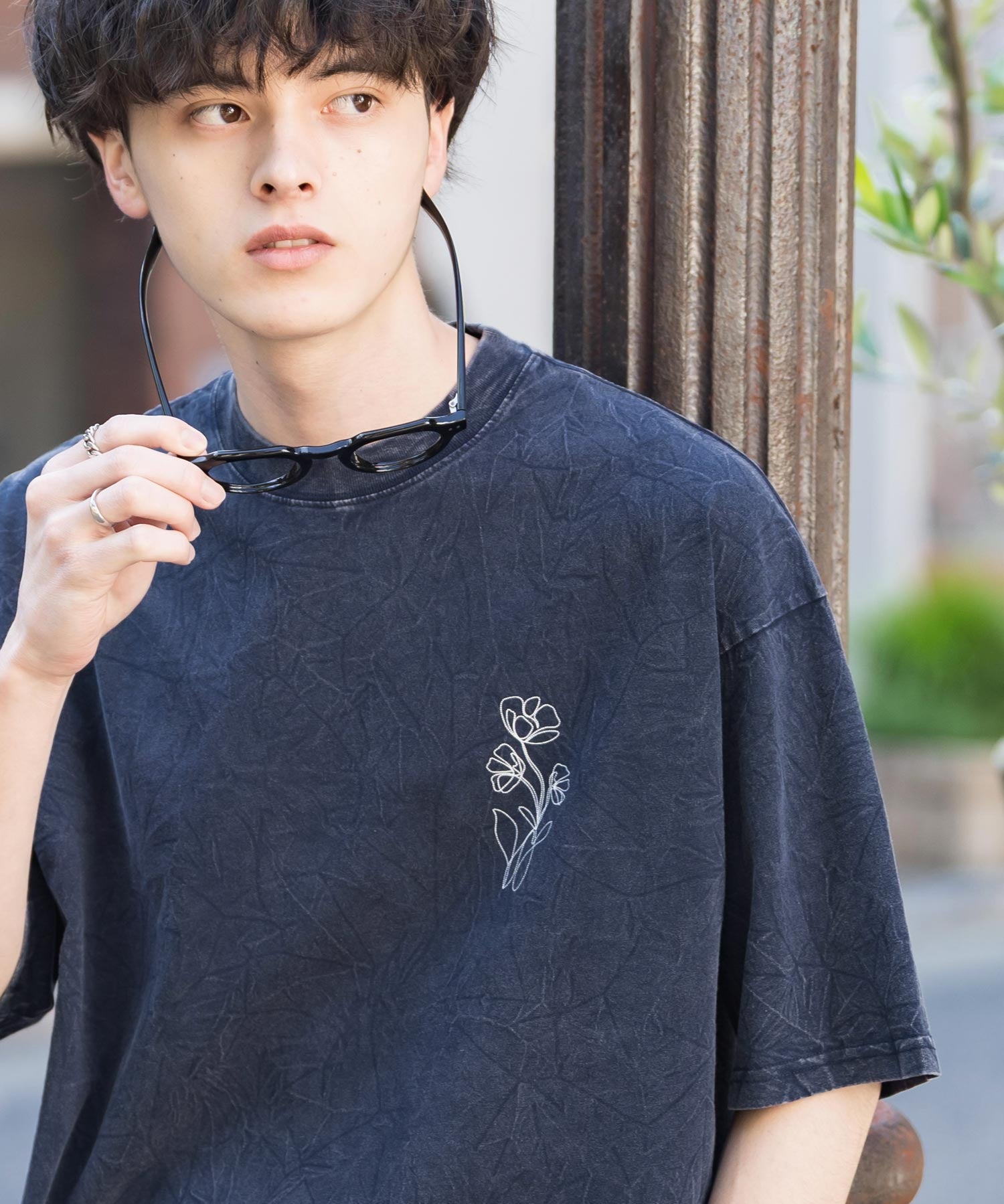 オーバーサイズ ケミカルウォッシュワンポイントフラワープリント半袖Tシャツ