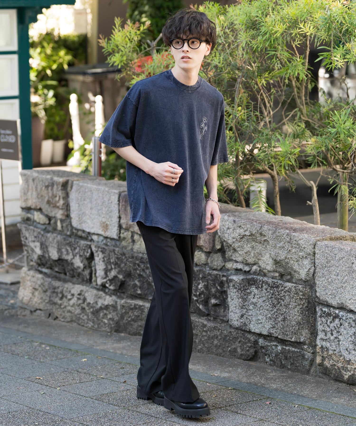 オーバーサイズ ケミカルウォッシュワンポイントフラワープリント半袖Tシャツ
