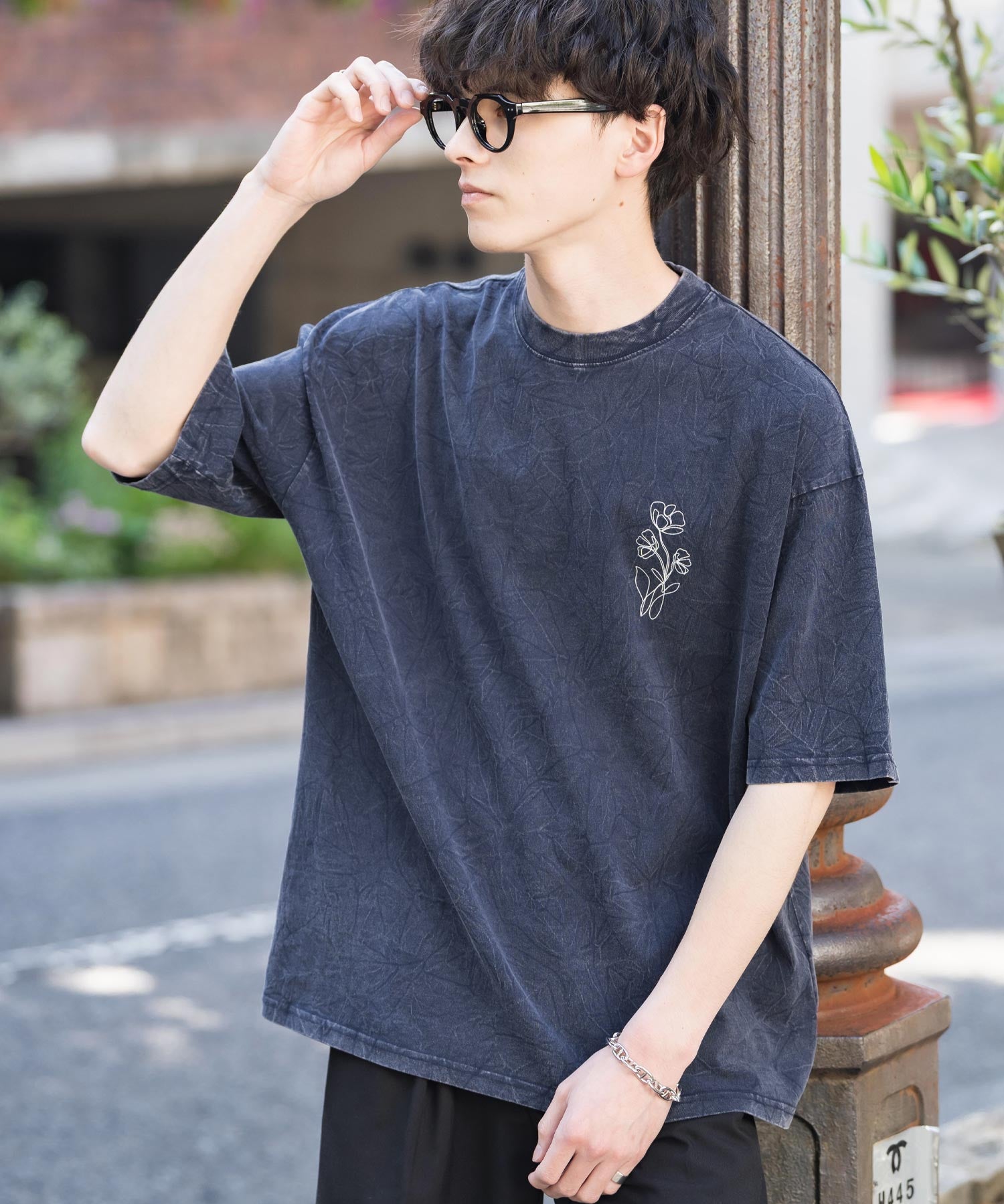 オーバーサイズ ケミカルウォッシュワンポイントフラワープリント半袖Tシャツ