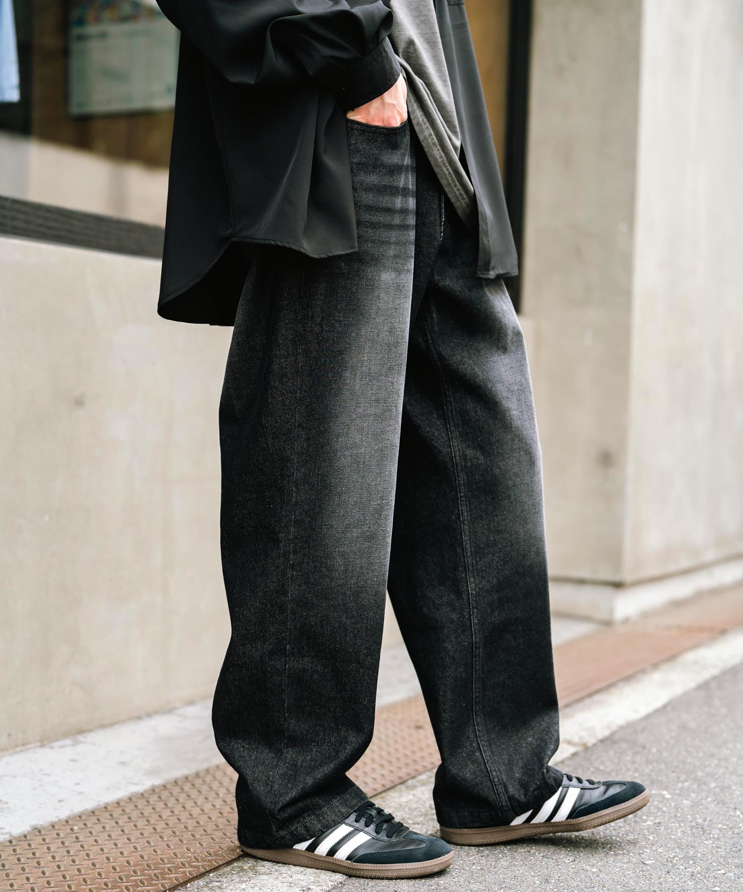 ルーズシルエットワイドデニムパンツ